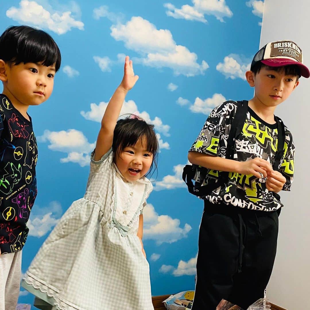 太陽チャンネルさんのインスタグラム写真 - (太陽チャンネルInstagram)「. 2020/06/06 らんらん4歳のお誕生日♡ たくさんのあたたかいメッセージにプレゼントにチャットにスパチャにありがとうございました！！！✨ とてもいい日になりました♡ 私はRODEOの欲しかったグリーンのシャツいただいちゃった！ありがとー😭😭💕 また動画出すのでみてね～♡ . #誕生日 #4歳女の子」6月7日 11時17分 - taiyochannel