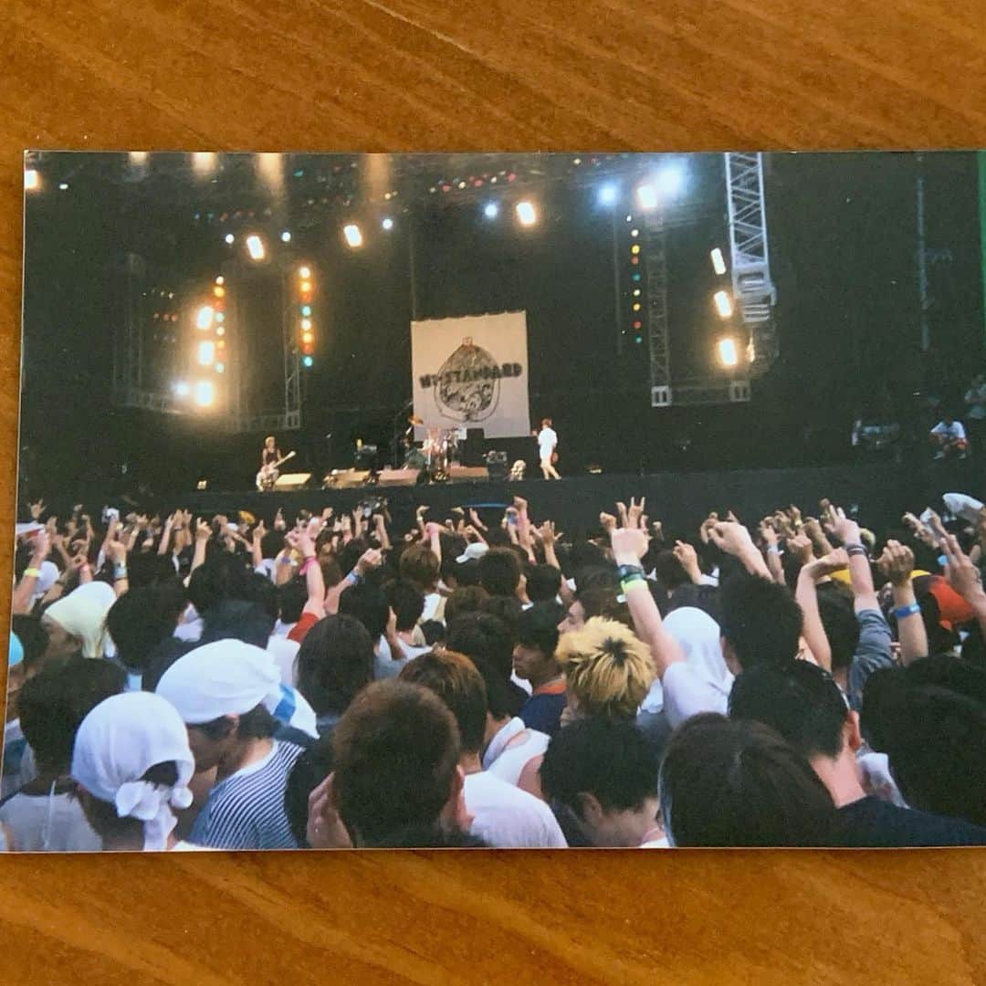 セゴリータ三世のインスタグラム：「部屋の掃除してたらめちゃくちゃ懐かしい写真でてきた。 1枚目はFUJI ROCK 1999の時ね。 早く密になりてぇなぁ。  #rijf  #histandard」