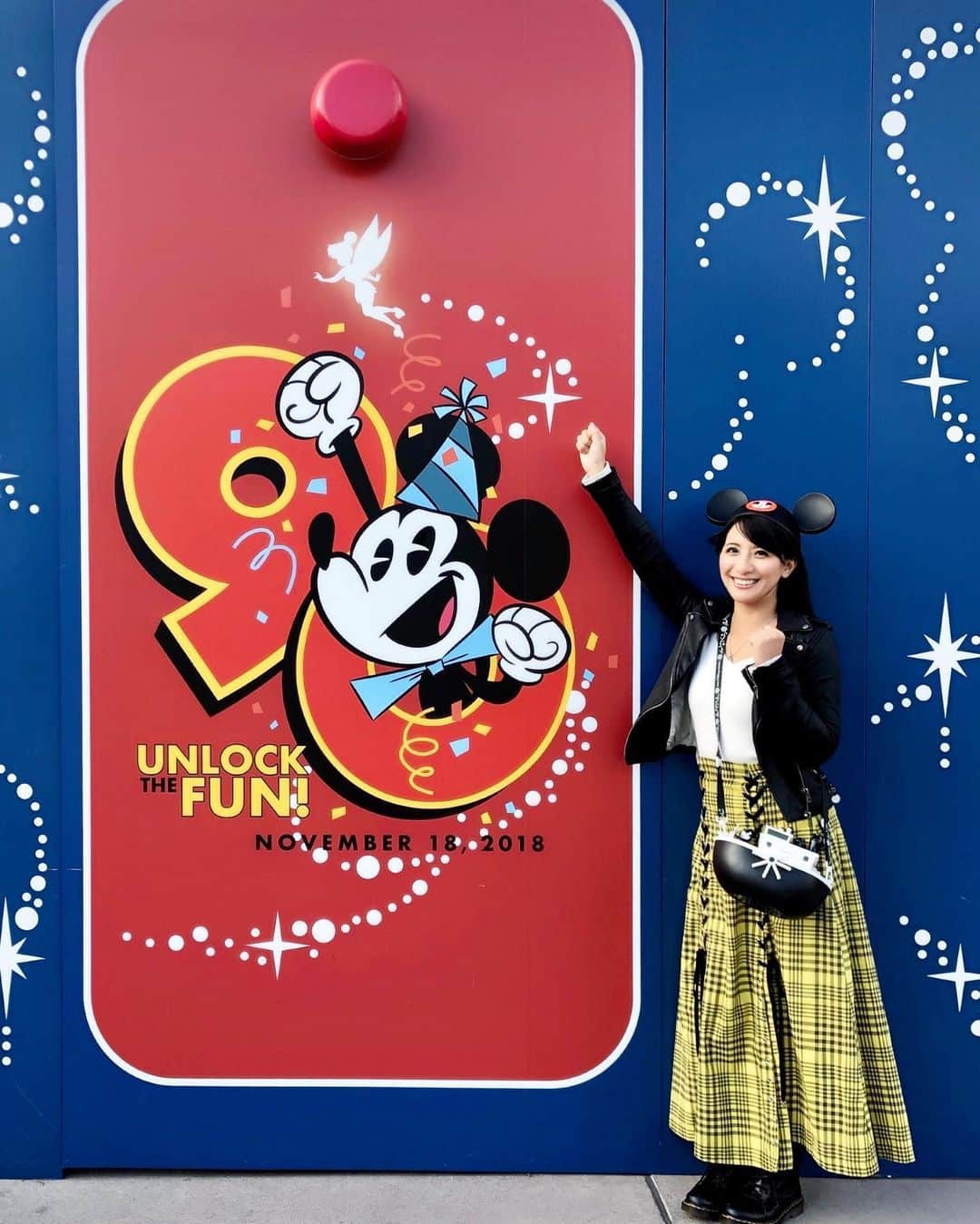 矢部あやのインスタグラム：「201811 ミキ誕🎉 このフォトスポット大好きだったなぁ よく見たら手の形違うね… ・ #tokyodisneyland #TDL2018 #TDL」