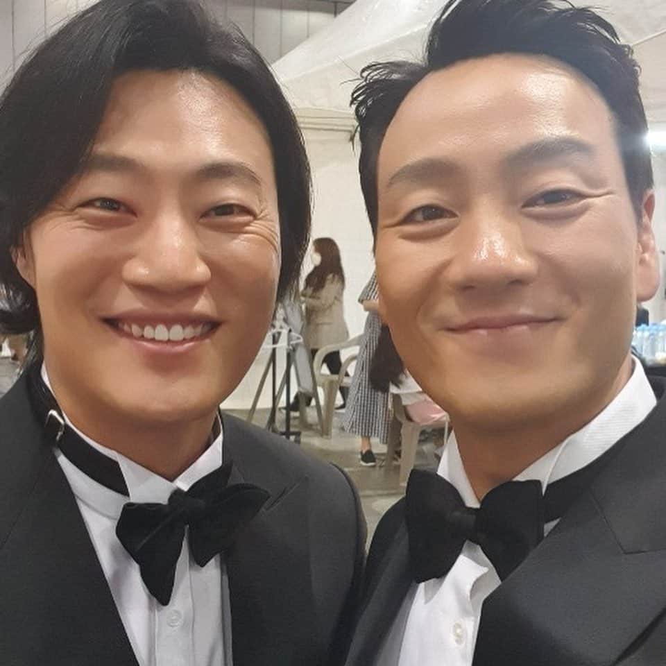 イ・ヒジュンのインスタグラム：「사랑하는 동생들」