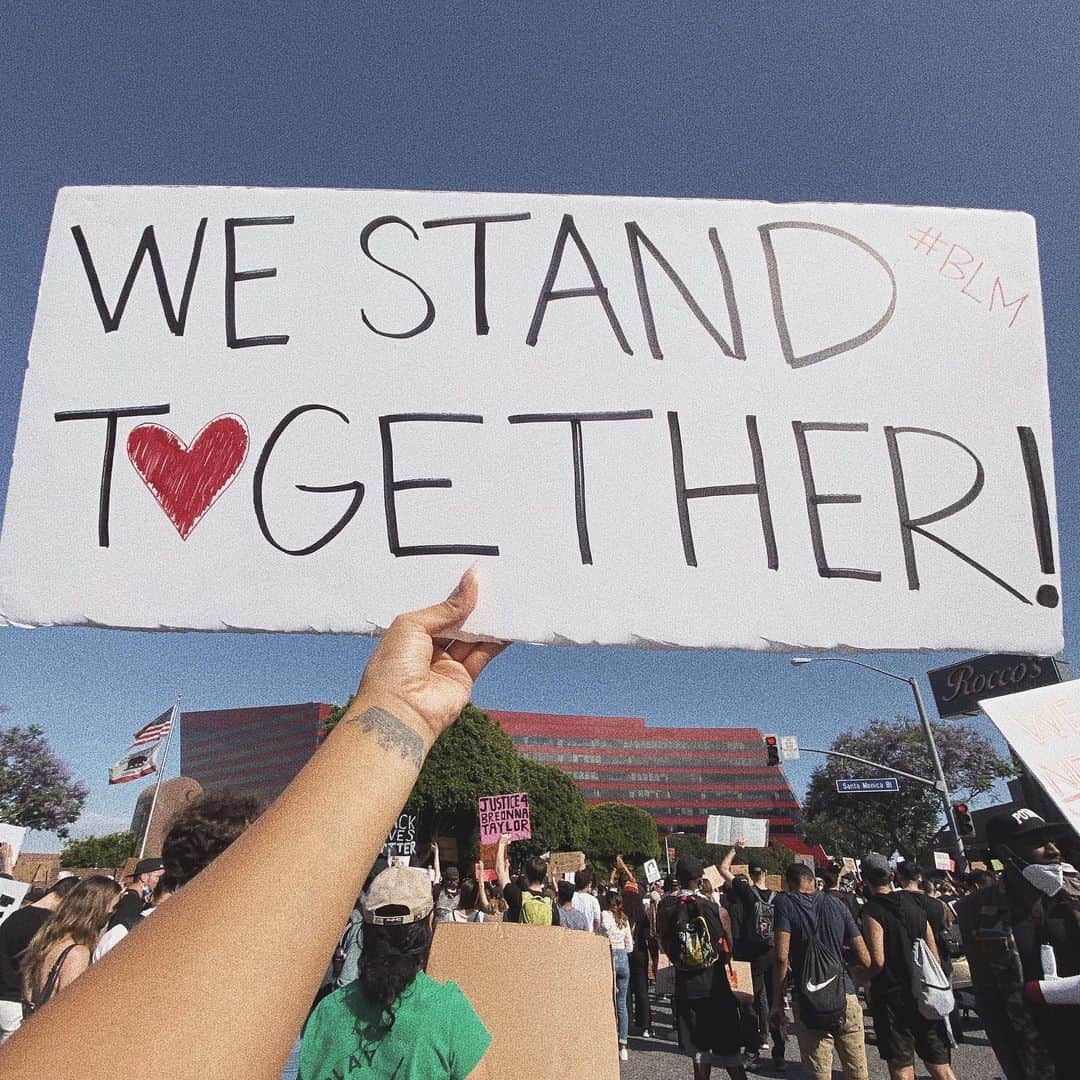 リアン Vのインスタグラム：「TILL THE END! ❤️ Another peaceful protest 🙏🏽 #BLM」