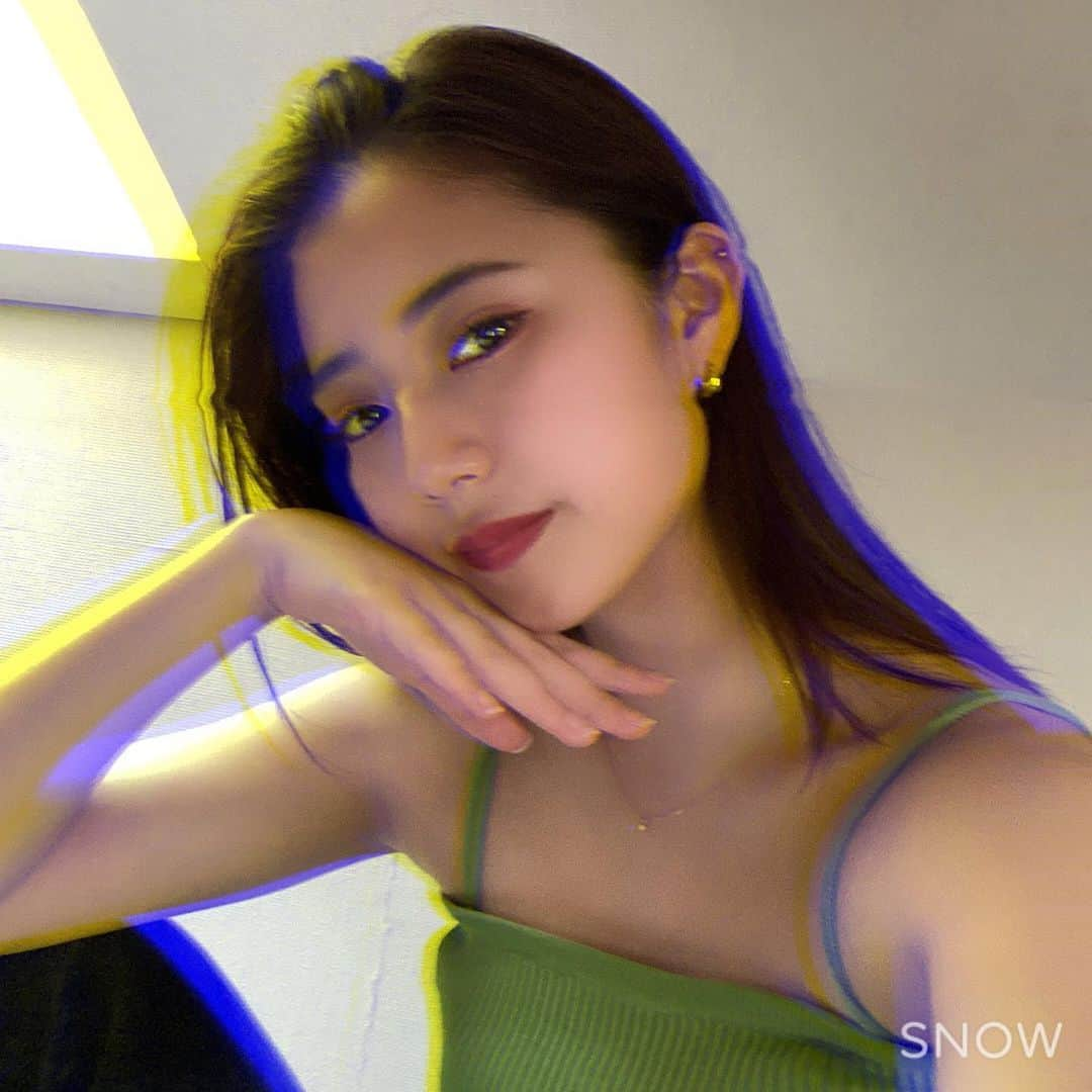 山本祐里奈のインスタグラム：「このエフェクトかわいいでしょ🤤 SNOWだよん！ #snowcam#画像加工#おうちsnow#Supported」