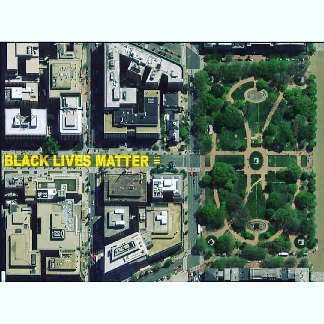ジーン・トリプルホーンのインスタグラム：「Powerful street mural leading up to the newly named #blacklivesmatter Plaza in Washington, DC.⁣ ⁣ Let’s honor the woman responsible, DC Mayor @murielbowser, by registering to VOTE!」