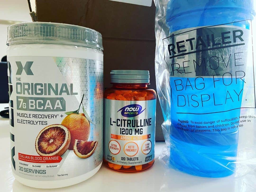 長澤青空のインスタグラム：「@fit.yoshi9 から教えてもらったiHerbでBCAAとcitrullineとシェイカー購入 #bcaa #citrulline #シトルリン #xtend #nowsports #blenderbottle #iherb」