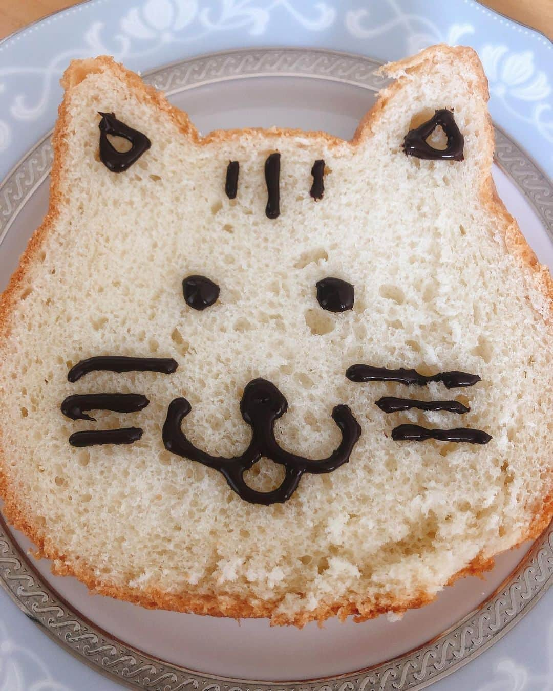 梶本成美さんのインスタグラム写真 - (梶本成美Instagram)「猫パン🍞  #猫パン #なる飯 #自炊 #ワインに合う #手料理 #お家ご飯 #cook #ワイン #和食 #日本酒に合う #cookingram #夜ご飯 #料理 #おうちごはん #料理写真 #お酒のつまみ #ワイン好きな人と繋がりたい #食卓 #うちごはん #タベリー」6月7日 12時14分 - narumikajimoto