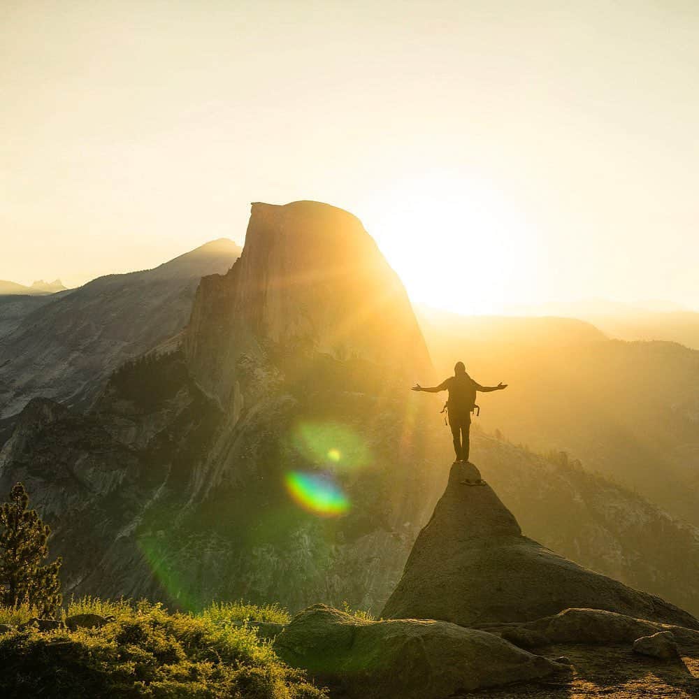 クリス・バーカードのインスタグラム：「Whenever I feel lost, this is where I go to get found. My first time In Yosemite at 12yrs old blew my mind & opened my heart. It’s crazy how these formative experiences shape us, and create deep rooted memories that we can call upon whenever we need guidance or hope. Imagine what the world would be like if everyone had these experiences...everyone should have access to these places, everyone should feel the call of these mountains, and EVERYONE should feel welcome on these trails. Imagine... The healing is here for everyone. The access is worth fighting for.」