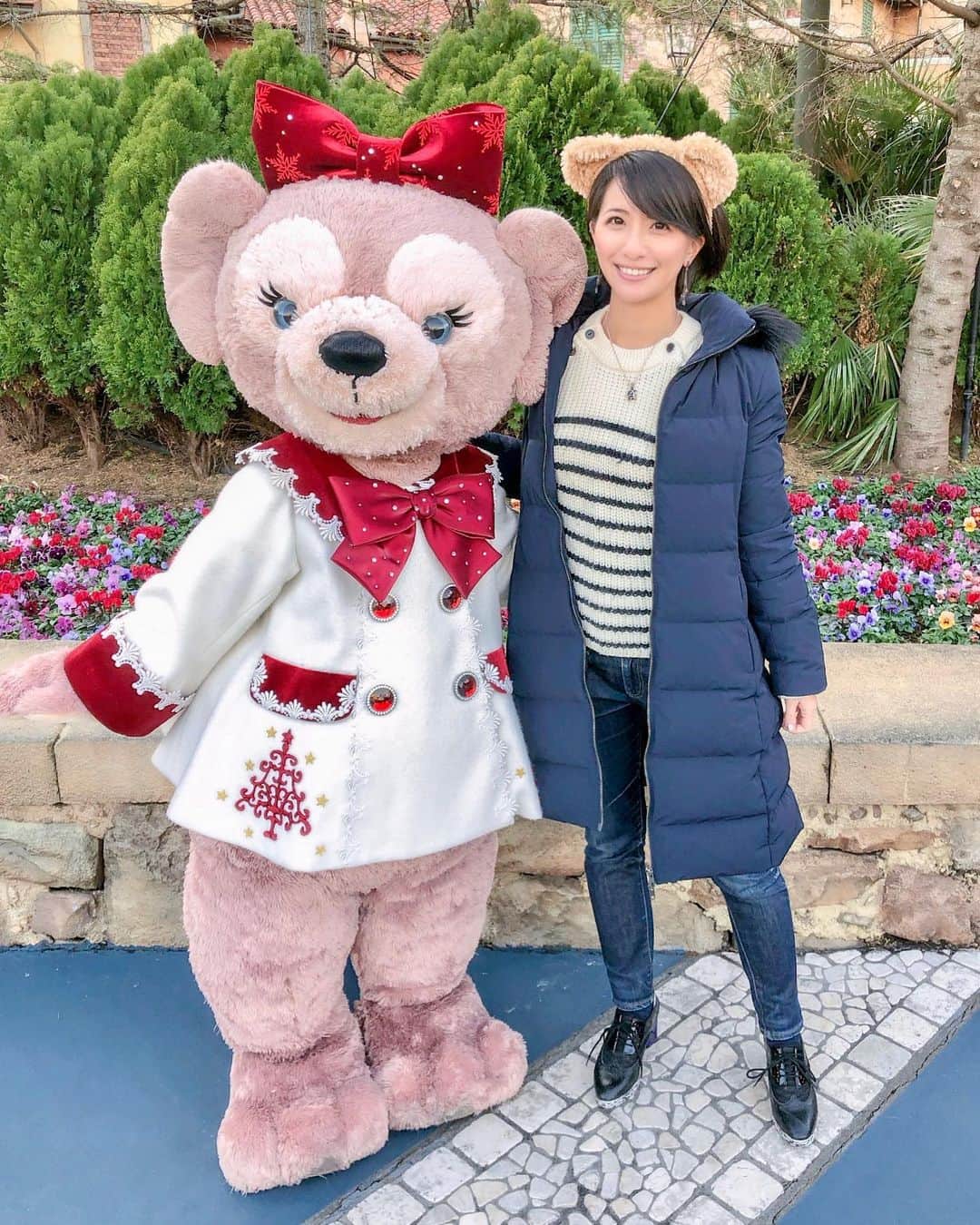 矢部あやのインスタグラム：「201812  ふわふわでかわいいメイちゃん♡ ・ #tokyodisneysea #TDS2018 #TDS #charactergreeting #sherrymay」