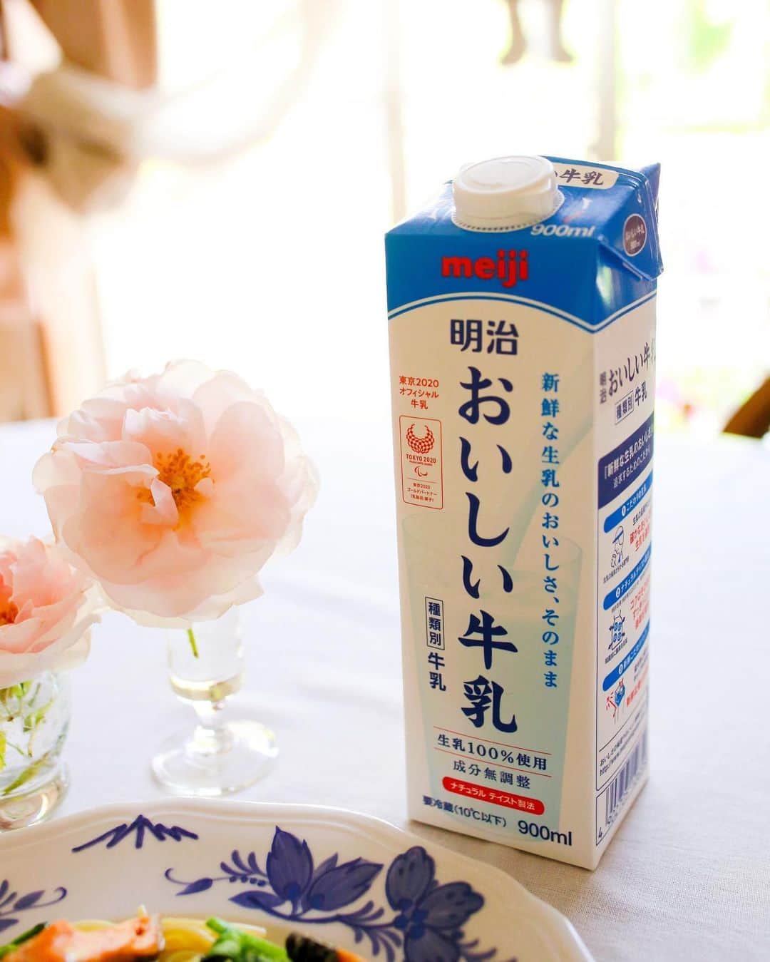 amiさんのインスタグラム写真 - (amiInstagram)「． I made milk pasta ． ランチに明治おいしい牛乳を使った  ミルクスパゲッティーをいただきました🍝 ． 6月1日は世界牛乳の日なんです🥛💕 （World Milk Day） （国連食糧農業機関（FAO）が提唱） ． 日本でも6月1日を"牛乳の日"そして  6月は「牛乳月間」と定められているん  ですよ〜🐮✨ （日本酪農乳業協会（現 Jミルク）により） ． そんな中で新型コロナウイルスの影響を  受け、牛乳が余ってしまっているので  牛乳を活用したレシピでフードロスを  抑えていきたいなぁと思って、ミルク  スパゲッティーを作りました🍝 ． ミルクスパゲッティーは初めて  作りましたが、ミルクのお味がパスタと  良くマッチングしていて、美味しい〜🥰 と 感動しました👏💕 濃厚&クリーミーでリピート決定です🥺 ． Twitterでも明治の公式アカウントで  キャンペーンやってますよ🥛 ⇩ ． 〜牛乳月間おうちごはん応援レシピ  キャンペーン〜 ． 明治おいしい牛乳のTwitter公式  アカウントをフォロー、対象の投稿を  リツイートしてくれた方の中から  抽選で1,000名様に豪華賞品をプレゼント！ ※8種類すべての投稿をリツイートすると  当選確率が8倍にアップ！ ． キャンペーン期間：2020年6月1日（月）10:00～ 2020年6月30日（火）15:00 ． ． 明治の公式サイトでレシピが見れるので  ぜひ作ってみてね〜💓 ． 6月は牛乳月間なので、 牛乳好きさんにぜひ作って  もらいたいなぁ♡ ． ． #牛乳アクション #明治おいしい牛乳#PR #明治#世界牛乳の日 #牛乳の日 #牛乳月間 #worldmilkday #おうちごはん #おうち時間 #stayhome#牛乳レシピ #ミルクレシピ #簡単レシピ #花のある幸せごはん#おうちカフェ#牛乳好き#牛乳レシピ」6月7日 12時36分 - amikuma1219