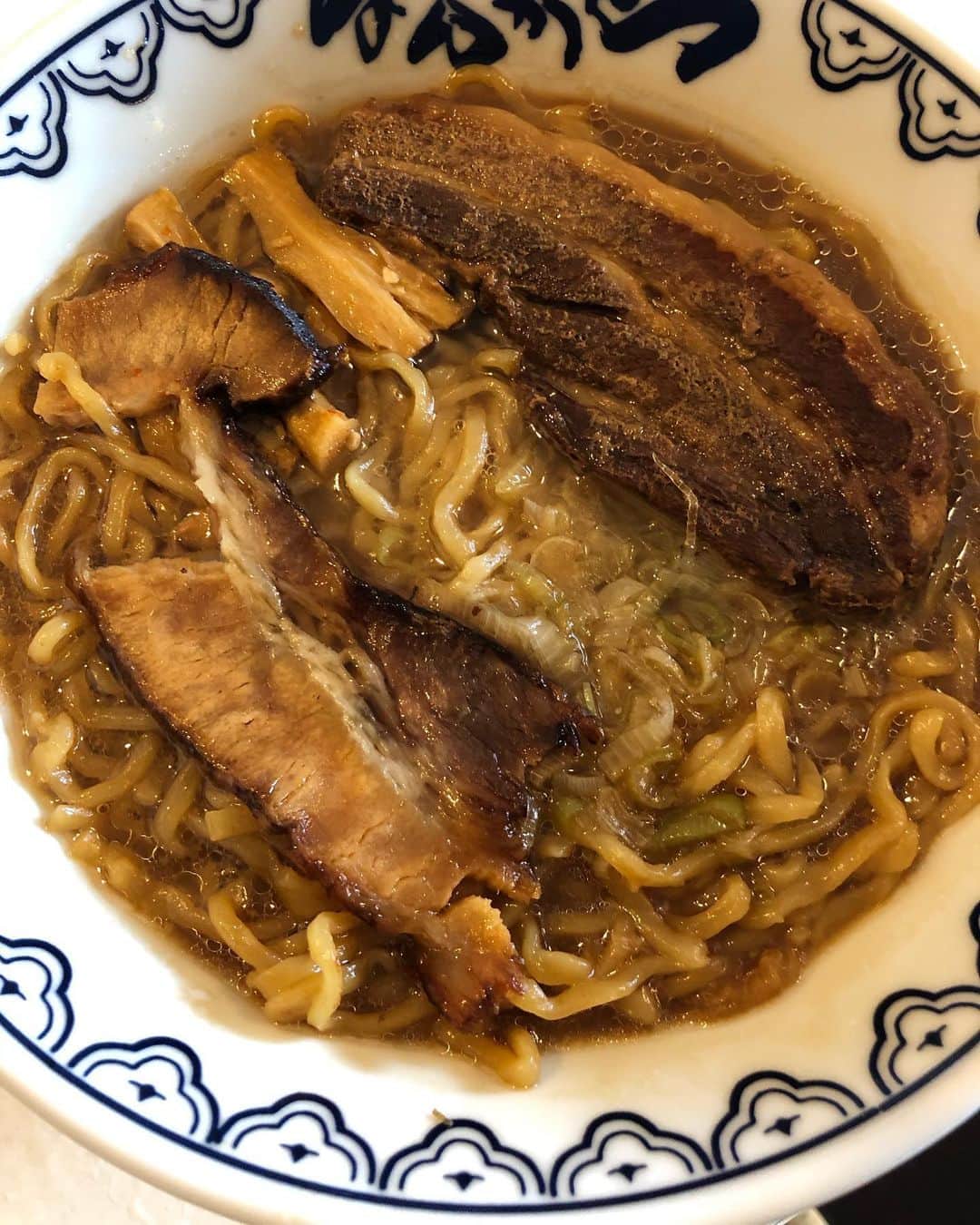 甘糟記子さんのインスタグラム写真 - (甘糟記子Instagram)「お友達がばんからの冷凍ラーメンを送ってくれました！！ しかも器つき！(≧∀≦) 丼に入れて、レンジで14分。  ラーメン屋さんの味〜！！ ばんからの角煮、めっちゃ美味しい！！ 子供たちも美味しい！美味しい！ってペロッと食べてたよ！  こんな美味しいラーメンがお取り寄せして家で食べられるなんて幸せ〜！ ありがとう(๑>◡<๑)  #ばんから #ばんからラーメン#お取り寄せ#お取り寄せの達人#冷凍ラーメン」6月7日 12時36分 - norihey924