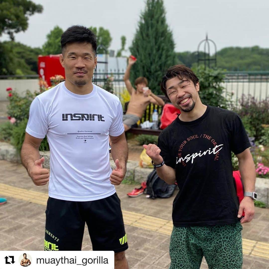 八重樫東さんのインスタグラム写真 - (八重樫東Instagram)「#Repost @muaythai_gorilla with @get_repost ・・・ . 久しぶりに @yaegashiakira0225  兄さんと一緒に🦍🦍 . 後ろには @satoshishimizu0313 さんもw . @inspirit_japan  の新作ドライシャツは着心地良くてお気に入り！！ . #inspiritjapan #インスピ #キックボクシング #ボクシング #ラントレ #ランニング #トレーニング #筋トレ #training #kickboxing #boxing #boxer #running」6月7日 12時39分 - yaegashiakira0225