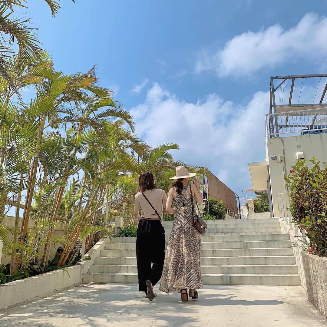 のインスタグラム：「楽しかったな〜沖縄🌺﻿ なんか定期的にソーキソバが恋しくなる、、 ﻿ ﻿ ﻿ 集まれるのも3週間後ね🥺﻿ 8枚目のリラがやっぱり好き☺️笑﻿ #グルメ会﻿ ﻿ ﻿ ﻿ ﻿ ﻿ ﻿ ﻿ ﻿ ﻿ ﻿ #okinawa#okinawajapan#okinawatrip﻿ #tabijyo#tripstagram#instagoodday  #沖縄#沖縄旅行#女子旅#沖縄グルメ#沖縄観光﻿ #那覇#国内旅行#卒業旅行#ワンピースコーデ﻿ #旅行#旅行コーデ#タビジョ#アメリカンビレッジ﻿ #瀬長島ウミカジテラス#ウミカジテラス」