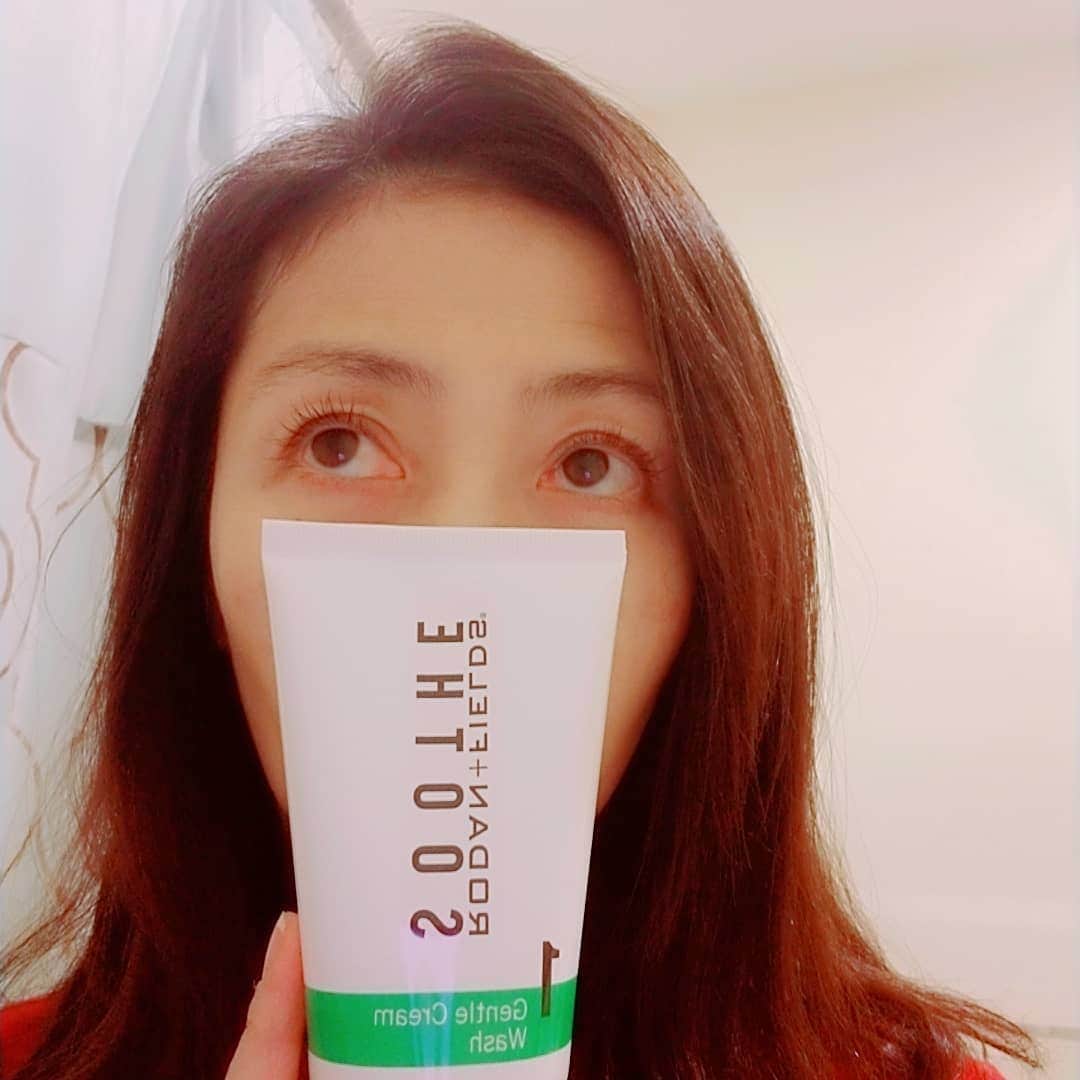 瀬川慶のインスタグラム：「🎊祝！ロダン＋フィールズジャパン🎊  アタクシの愛用品が日本でもご注文できるようになって嬉しいなっ  でもスキンケア製品って使ってみないとわからない😱 R+Fは60日以内なら使用未使用関わらず返品返金OK🉑 なのでお気軽に試してみていただきたい！  お買い物方法☝️ ＊https://www.rodanandfields.co.jp/ショッピング＆アカウント作成 ＊初回8000円以上で10%オフになるR+Fクラブ無料登録＆送料無料 ＊コンサルタント選択　Kei Segawa入力  お買い物方法難しい？ お勧めのスキンケアは？ どれが自分に合ってる？ その他なんでもご質問ある方はお気軽にメッセージください📩  毎日顔洗うのが楽しくなった😉  #hawaii #aloha #rodanandfields #ハワイ#アロハ　#ロダンアンドフィールズ　#スキンケア　#コンサルタント　#洗顔好き　#敏感肌　#肌質改善　#ドクターズスキンケア　#ラッシュブースト　#コスパ良し　#在宅ワーク」