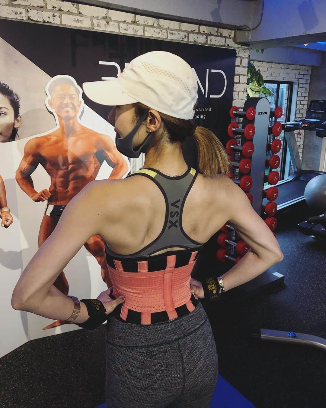 のインスタグラム：「My back is looks like kinda men 🏋🏻 背中が男らしくなってきました😇 これも、#なりたい自分になる ために　@beyond.akasaka で頑張っている成果かな💖💖💖 これからも頑張ります🥺🙌 見ててね🥰🥰🥰 ・ #pt #beyondgym #gymgirl #パーソナルトレーニング #背中トレ #背中痩せ #workout #personaltraining #personaltrainer」