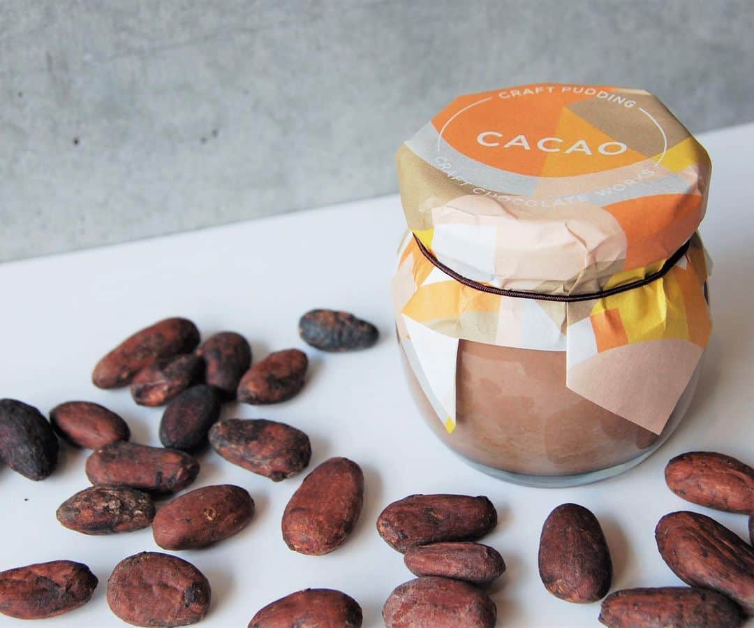 CRAFT CHOCOLATE WORKSさんのインスタグラム写真 - (CRAFT CHOCOLATE WORKSInstagram)「. 【CRAFT PUDDING CACAO】 . . 当店のビーントゥバーを使用した チョコレートプリン  フレッシュなカカオの香りと 軽い口当たりのなめらかさ。  カラメル不使用でカカオの味わいを そのままお楽しみいただけます。  チョコレートプリンでもあっさりビターな プリンに仕上がりました。 . .  #craftchocolateworks #craftchocolat #beantobar  #craftpudding  #クラフトチョコレートワークス  #ビーントゥバー　#クラフトチョコレート #クラフトプリン　#プリン #スイーツ　#チョコレートスイーツ #詰め合わせはもうしばらくお待ちください #おうち時間　#テイクアウト #東京　#三宿　#三軒茶屋　#池尻大橋 #わたしのすきな三宿　#東京スイーツ　#東京チョコレート」6月7日 13時40分 - craft_chocolate_works