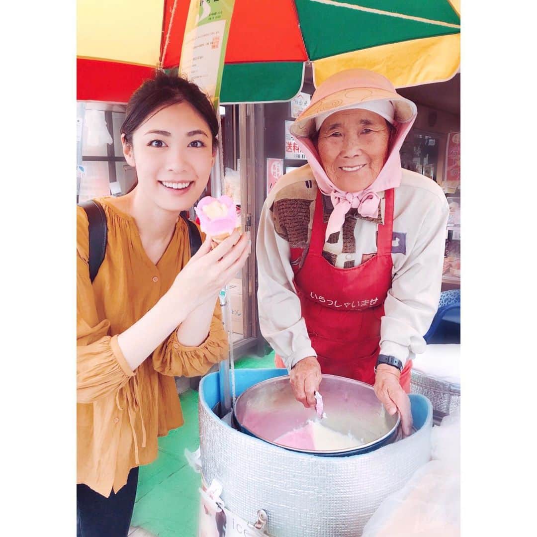 加藤侑紀のインスタグラム：「去年の今日何してたかなと思ったら、秋田でババヘラアイス食べてた🍦😋 ババヘラ知ってる？ババがとても綺麗にお花を作ってくれたよ🥰 味は懐かしいような、台湾のアイスキャンディーのような味🌷 ・ 翻照片看看去年的今天在做什麼？我在秋田吃婆婆冰淇淋🍦😋 婆婆挖出很漂亮的花朵🥰味道很像台灣的古早冰棒唷🌷 ・ ・ #ババヘラアイス #婆婆好可愛 #花朵冰淇淋 #秋田グルメ #秋田縣 #akitajapan #日台ハーフ #台日混血兒 #台日友好 #日台友好 #愛台灣 #學日文 #日語學習 #日文教學 #中国語勉強 #帰国子女 #バイリンガル #女優 #演員 #actress」