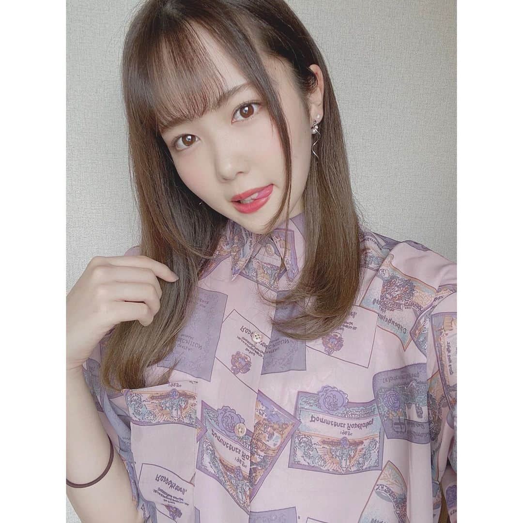 関口なほさんのインスタグラム写真 - (関口なほInstagram)「おひさしぶりです！ . 昨日カエルの日だったらしく みんなが教えてくれたから 久々に投稿します、、、🥰 . いつもの雰囲気とは違うお洋服 着てたみた👾💜 . . . では髪色落ちまくり関口なほでした🐸笑 カエルの日教えてくれてありがとうね！！！！！ . #神宿  #チーム神宿  #関口なほ」6月7日 14時12分 - naho__kmyd
