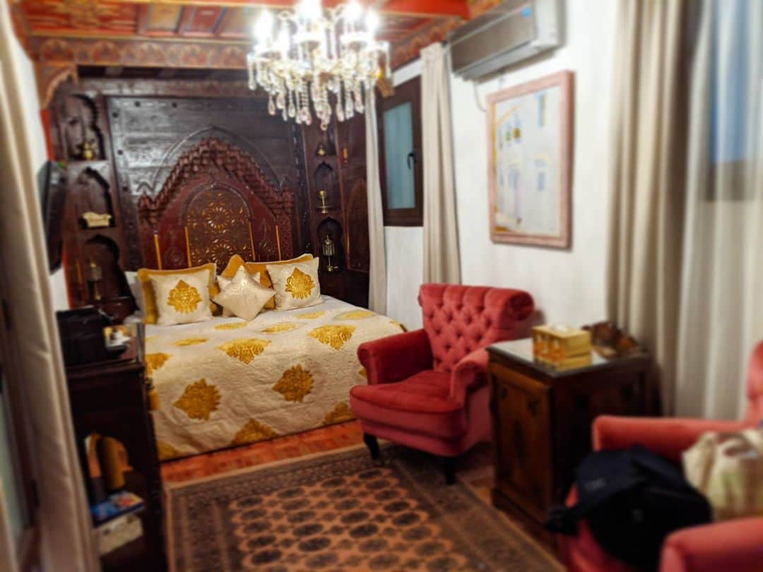 のインスタグラム：「一泊目に泊まったriad. The room I stayed in Morocco on the first day. #morocco  #riad #travelingalone #memoriesofmorocco」