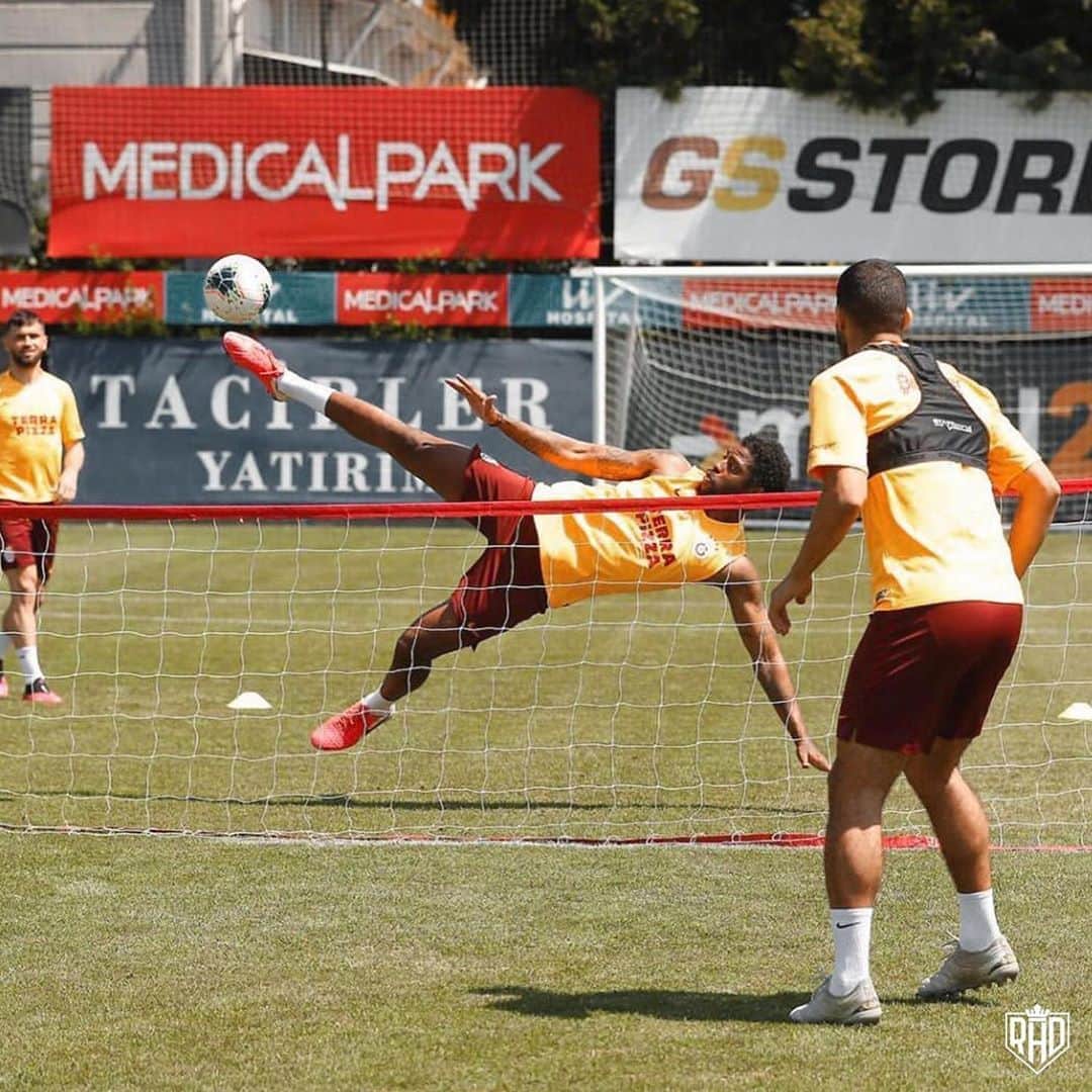 のインスタグラム：「Arada yapiyorus biseyler yaa 😆🦁💛❤️」