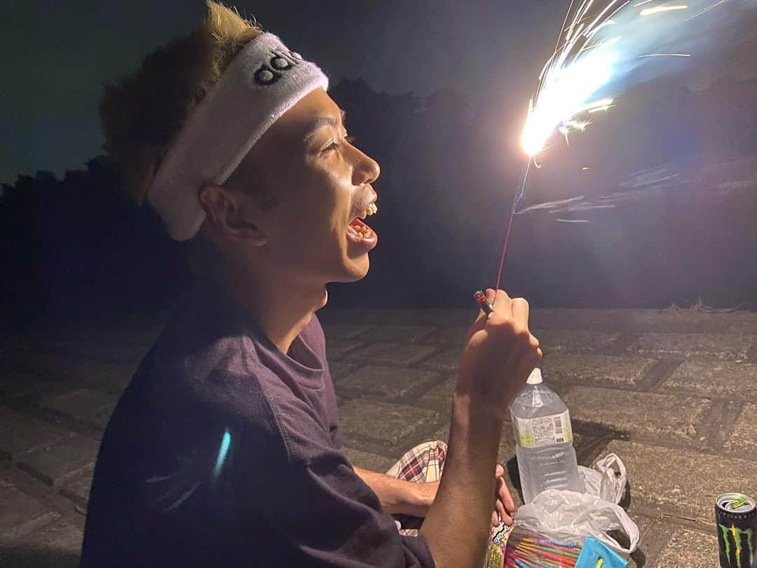 エビさんのインスタグラム写真 - (エビInstagram)「花火したぁぁぁ🧨🎆🎇」6月7日 23時59分 - ebi_ide