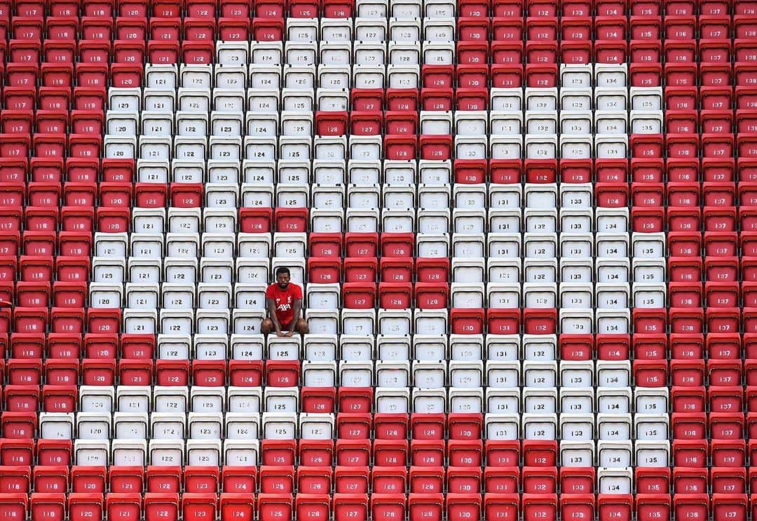 ジョルジニオ・ワイナルドゥムさんのインスタグラム写真 - (ジョルジニオ・ワイナルドゥムInstagram)「Had to check out this view 🏟🔴 #YNWA #LFC」6月8日 0時00分 - gwijnaldum