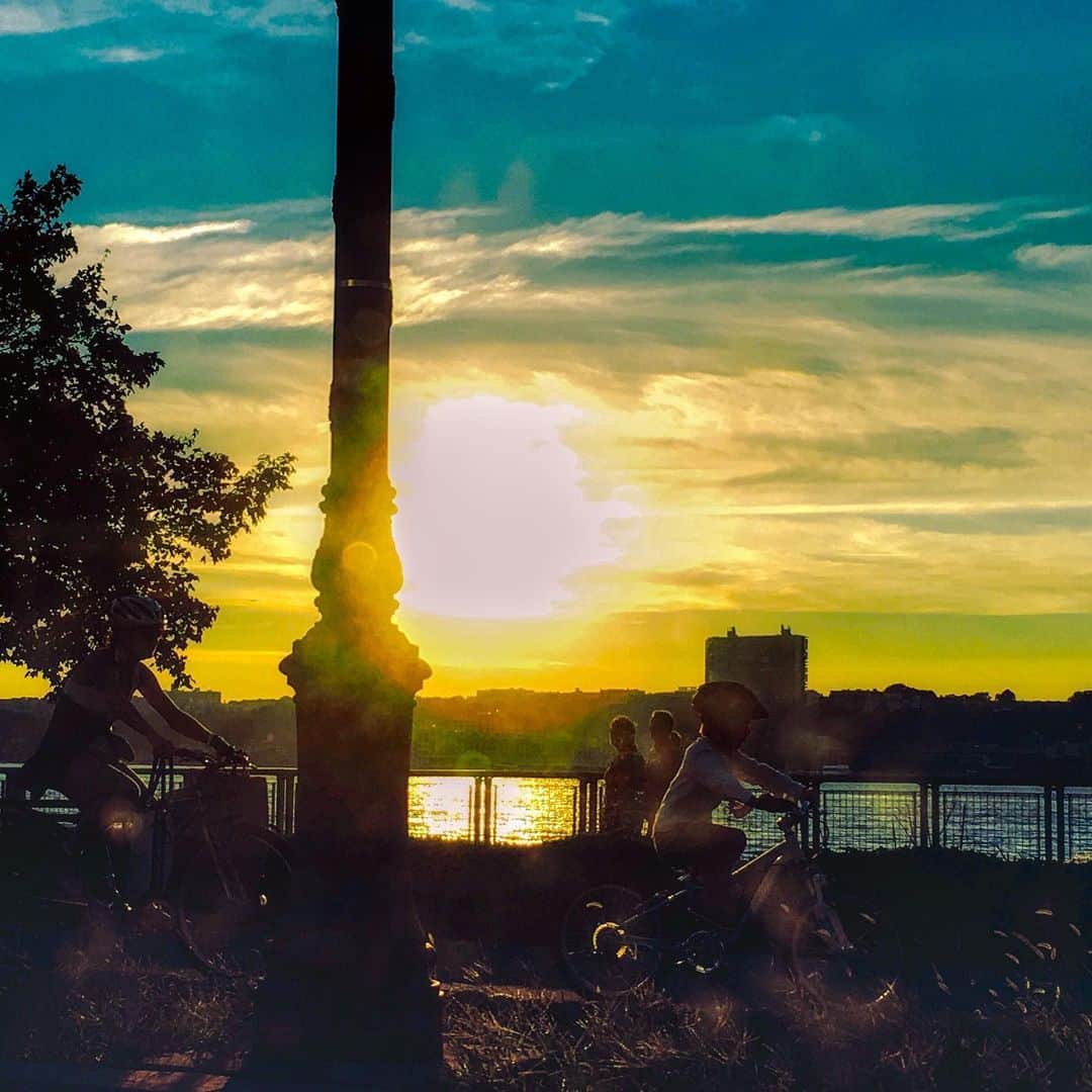 林信行さんのインスタグラム写真 - (林信行Instagram)「#Sunset (remastered) Some old pictures of sunset remastered in #AuroraHDR」6月8日 0時11分 - nobihaya