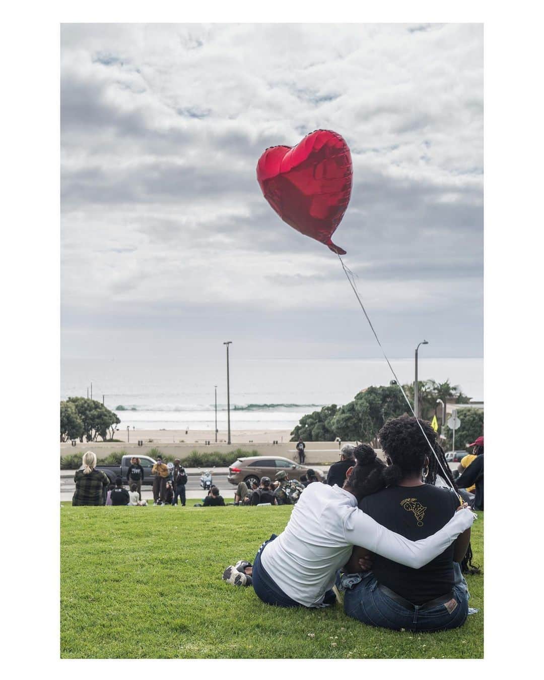 Pete Halvorsenのインスタグラム：「This week I joined many others and posted a black square it was symbolic of taking a deep breath and listening. This is a story about Friday afternoon, when I started hearing better. <long caption alert> .  My friend Dylan and I joined hundreds in the South Bay and thousands around the world for @blackgirlssurf #SolidarityInSurf. A beautiful moment, but I thought that was it for the day, time to head home and consume news. We grabbed a quick bite at his place. Sitting on the back porch we started seeing people walk by with signs for #BreonnaTaylor. I asked one of them what was going on, they said there was going to be a gathering to celebrate her birthday put on by @newblackhistorymakers …they were meeting at Bruce’s Beach. . We went, we sat and listened. I took a few photos, but we listened. With the ocean as a backdrop, Breonna’s life was remembered through beautiful poetry, cupcakes being passed around and a touching rendition of Happy Birthday. But they also shared some of the history of Bruce’s Beach, the park we were gathered in. I left there wanting to know more, having lived here half my life I only knew bits and pieces of the story. Hint: Bruce wasn’t some legendary surfer…in fact, there isn’t even someone with the first name Bruce. Check my Highlighted Instagram Story Bruce's Beach for the full story. . One of the things that has been talked about is what can we do locally to help change the future. While I was listening, one of the speakers put it very bluntly. If you want to be a good ally, raise your children the right way. Why hasn’t Bruce’s Beach been on my kids curriculum, especially during Black History Month? Such an opportunity to teach, not just from the civil war or the civil rights movement, but right here in their backyard. A gross injustice based purely on the colour of someone’s skin. . So I challenge you to take a read about Bruce’s Beach and if you’re in the area, take your kids (or parents) there. Talk to them about it’s history and also everything going on today.  Much Love」