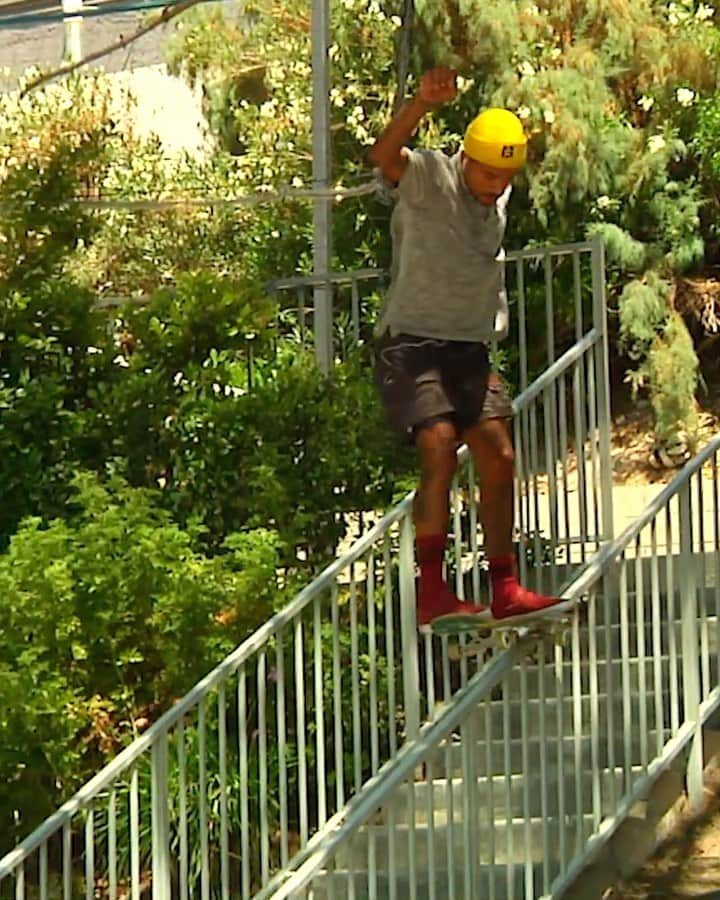 マニー・サンティアゴのインスタグラム：「5-0 from “JUNE 1st” Video Now Playing over on my IGTV Fun Fact: After checking out this rail a year prior I remembered to go back, The run up all though short was really smooth but there was a tree right where you pop. It was so awkward to pop to the rail which led to the nasty slam 😅. Skateboarding has taught us that even though you fall you get back up again and try harder. Well after a split bloody chin I rolled away with this stand up 5-0 😳 and another clip for the part, Hope you enjoyed it!」