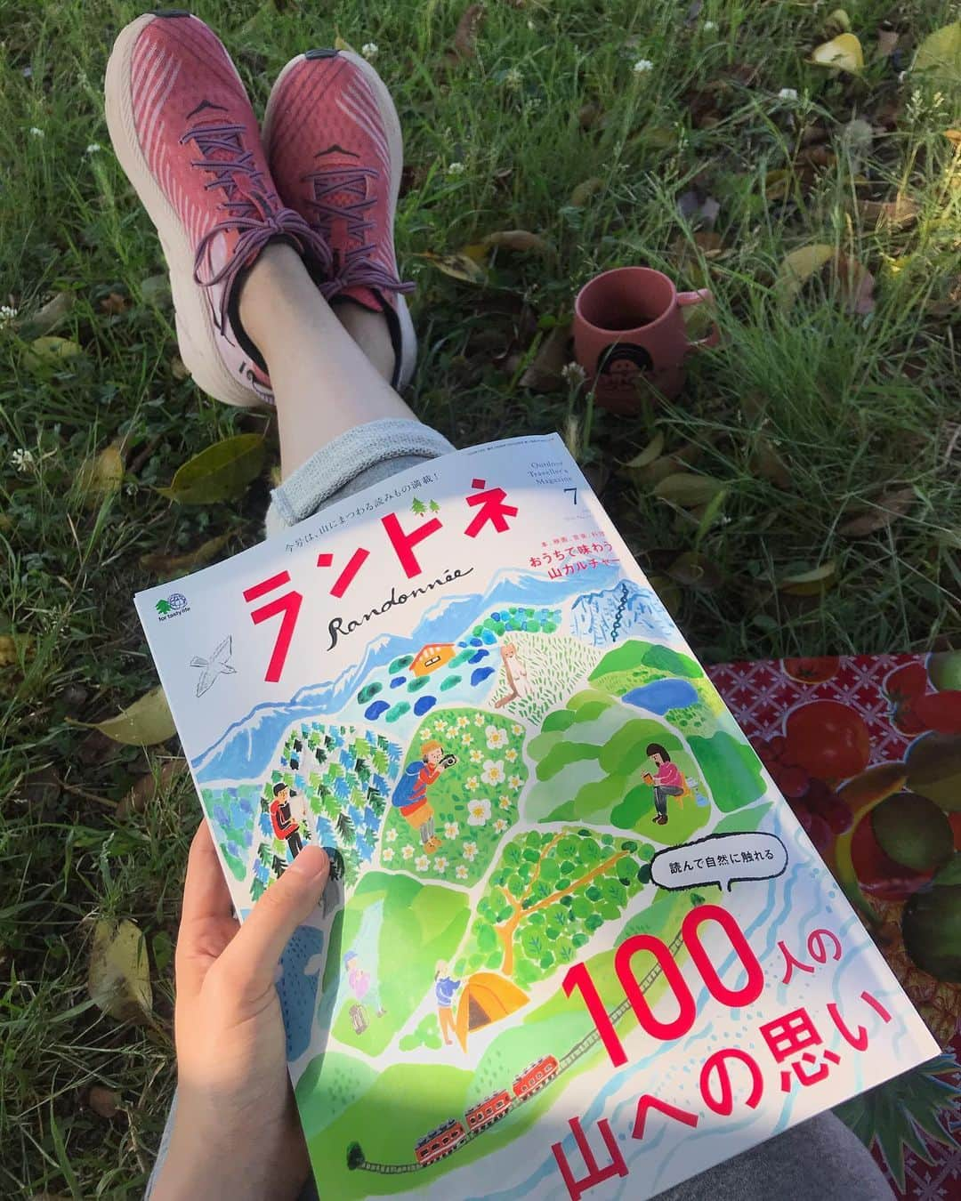 仲川希良さんのインスタグラム写真 - (仲川希良Instagram)「発売中のランドネ7月号 山を愛する人たちの思いがたっぷり詰まっています！ ・ 100人それぞれのストーリーに同じ山好きとして共鳴する心地よさを感じながら ひとつずつゆっくり読み進めました ・ 私は日常に疲れてしまった女友達と二人きりで歩いた 伊豆大島・三原山の思い出について書かせていただきました ・ ・ 山って、こんなふうに味わえるんだ こんなふうに心を動かしてくれるんだって きっと登らない人にも伝わるんじゃないかしら ぜひご覧ください！ ・ ・ #⛰ #📕 #ランドネ #randonnée #登山 #トレッキング #ハイキング #山旅 #読むアウトドア」6月8日 0時49分 - kiranakagawa