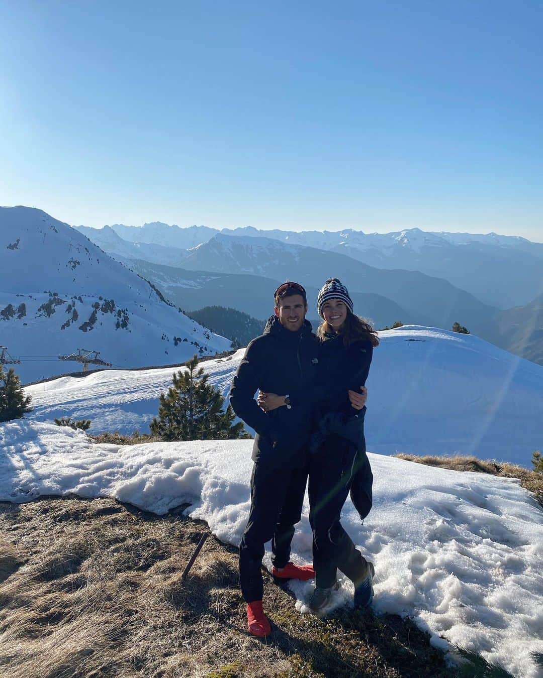 ポーリーヌ・オアロのインスタグラム：「1 year 🤍 ...and many more 🌈」