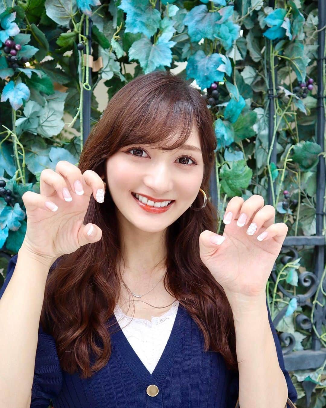 加藤瑠美さんのインスタグラム写真 - (加藤瑠美Instagram)「2ヶ月？3ヶ月？ぶりのネイル💅💕 久しぶりに指先が綺麗になって涙が出るほど嬉しい〜 大好きなフレンチに3Dでお花を描いていただきました💐 またいつ行けるか分からないから、短め✨  エトワールさんは施術時のテーブルにアクリル板があってスタッフの方はマスクとフェイスシールドを着用されていたり、入店時にもきちんと消毒していただけたりと感染症対策も万全で、安心してお願いできました💖  @nailsalonetoile @yukohoshino.etoile  エトワール吉祥寺店💅 東京都武蔵野市御殿山1-2-4 0422-24-7222  エトワール目黒店💅 東京都品川区上大崎3-4-1 サンリオンビル6F 03-6409-6321  #nail#nailcolor#newnail#Cheryl#instabeauty#beauty#pinknail#newnail#nailsalonetoile#ネイル#ネイルチェンジ#吉祥寺#目黒#吉祥寺ネイルサロン#目黒ネイルサロン#代官山#ネイル#ストーン#rubi_nail💅#フレンチネイル#ぷるぷるネイル#ビジューネイル#ピンクネイル#エトワール#ネイルサロン」6月7日 16時22分 - katorubi