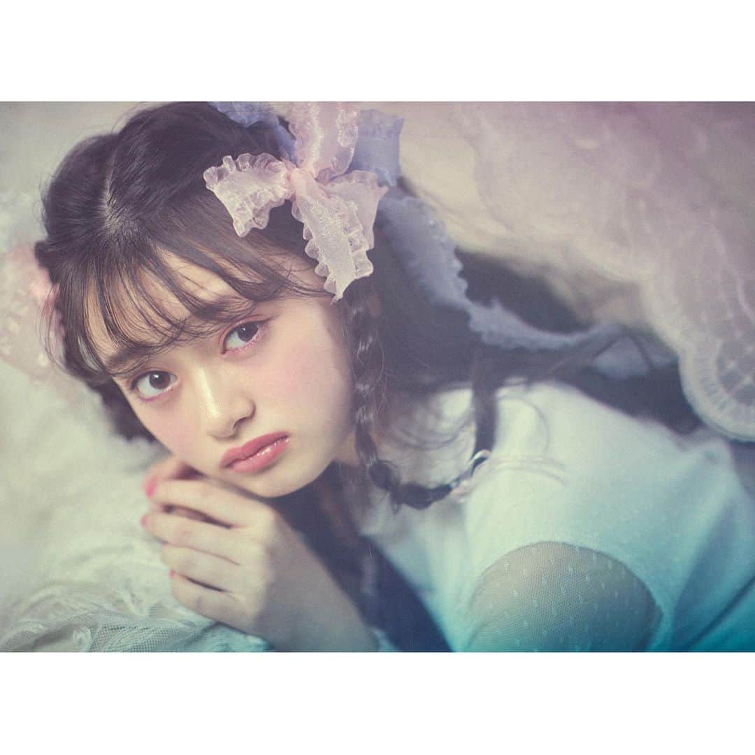 ニコ☆プチのインスタグラム：「今日はもう1人、ユナの卒モ企画カットも見せちゃう📸﻿ ﻿ ﻿ ユナっぽいロマンティックな世界観がかわいすぎてやばいでしょ？﻿ ﻿ ﻿ ﻿ 代役に入ってくれたアキと、写り込んでたルキのカットもどうぞ(笑)﻿ ﻿ ﻿ #ニコプチ﻿ #高比良由菜﻿ #近藤藍月﻿ #関谷瑠紀」