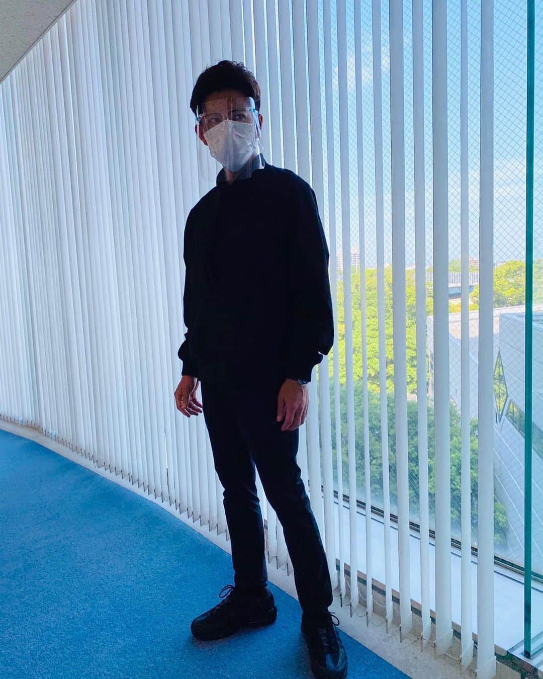 木村拓哉さんのインスタグラム写真 - (木村拓哉Instagram)「﻿ ﻿ 「ちゃんと皆さんに説明出来てませんでした……。﻿ 本番の直前までは、フェイスガードや、マスクを着けた状態で！﻿ ﻿ そして、本番の時のみ全てを外して撮影をしています‼︎🎬👊✨✨✨」﻿ ﻿ STAY SAFE‼︎﻿ ﻿ 拓哉」6月7日 16時42分 - takuya.kimura_tak