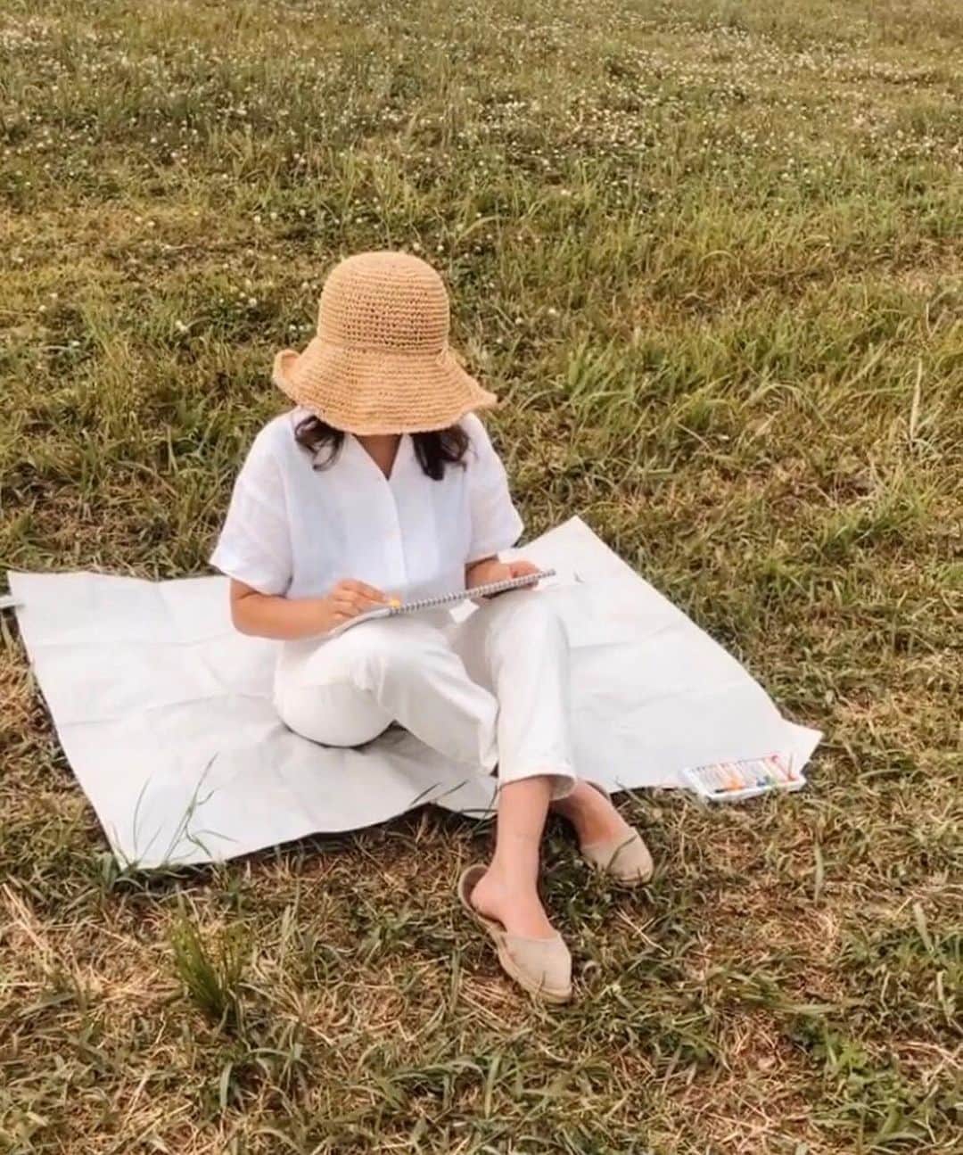 のインスタグラム：「🎨📒 • • • #picnic」