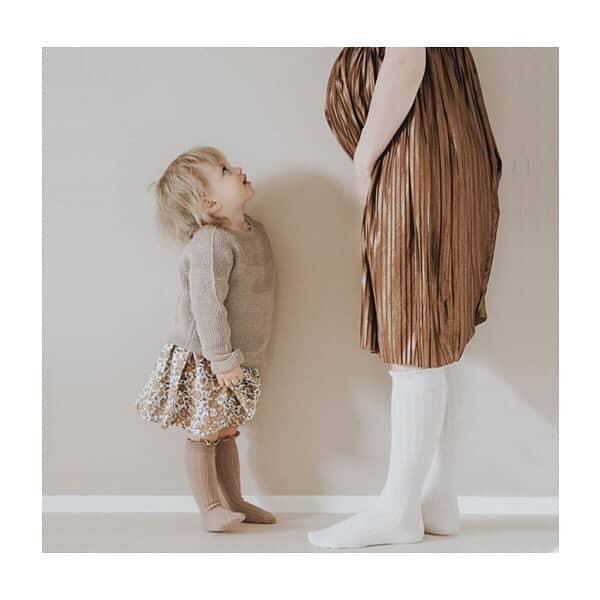コレジアンのインスタグラム：「🌹 Collégien souhaite une bonne fête à toutes les #mamans #mumtobe #mamansolo #mamanblogueuse #mamansportive #mamandejumeaux #mamancool #mamanpoule ... ❤️ toutes ces mamans extraordinaires ! 💐🌹💗 . Pictures @kullanmuruja 😘 . #collegien #fetedesmeres #fetesdesmamans #mothersday #mumlife #mumlove #amour #lovemum」