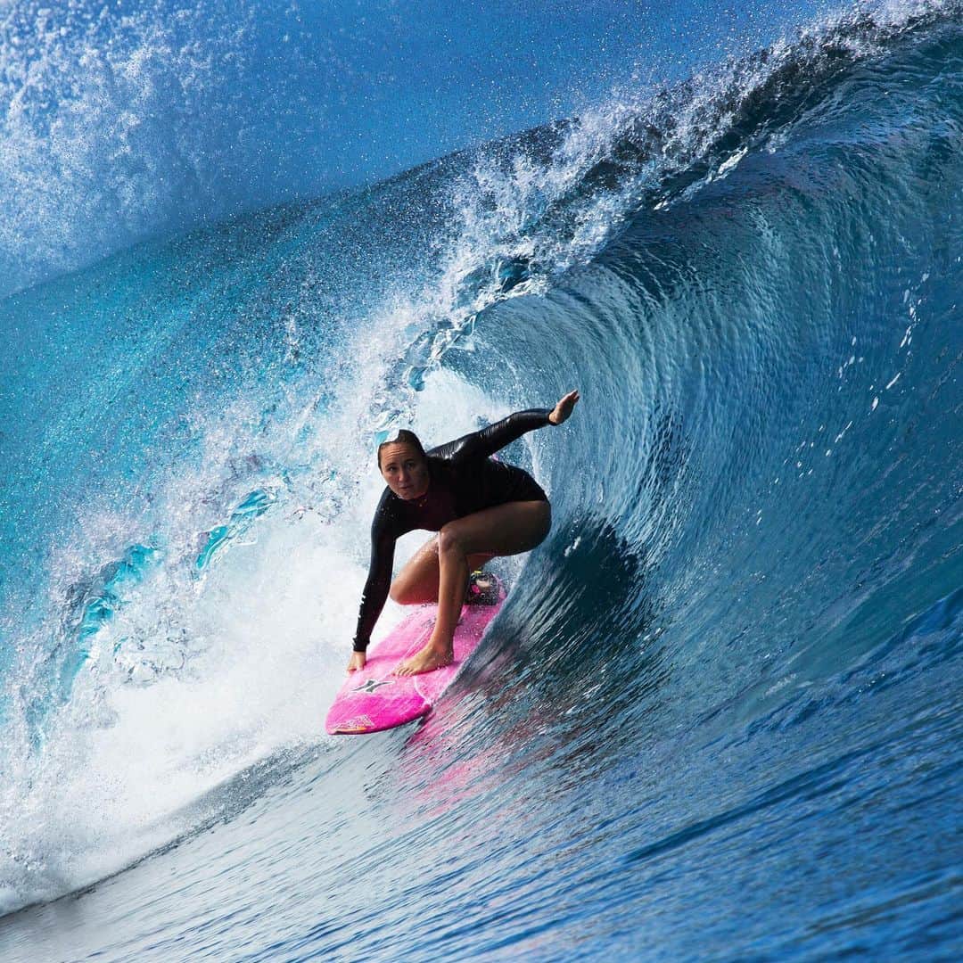 カリッサ・ムーアのインスタグラム：「Barrel dreaming... pic: @peter.h.hamblin ☺️」