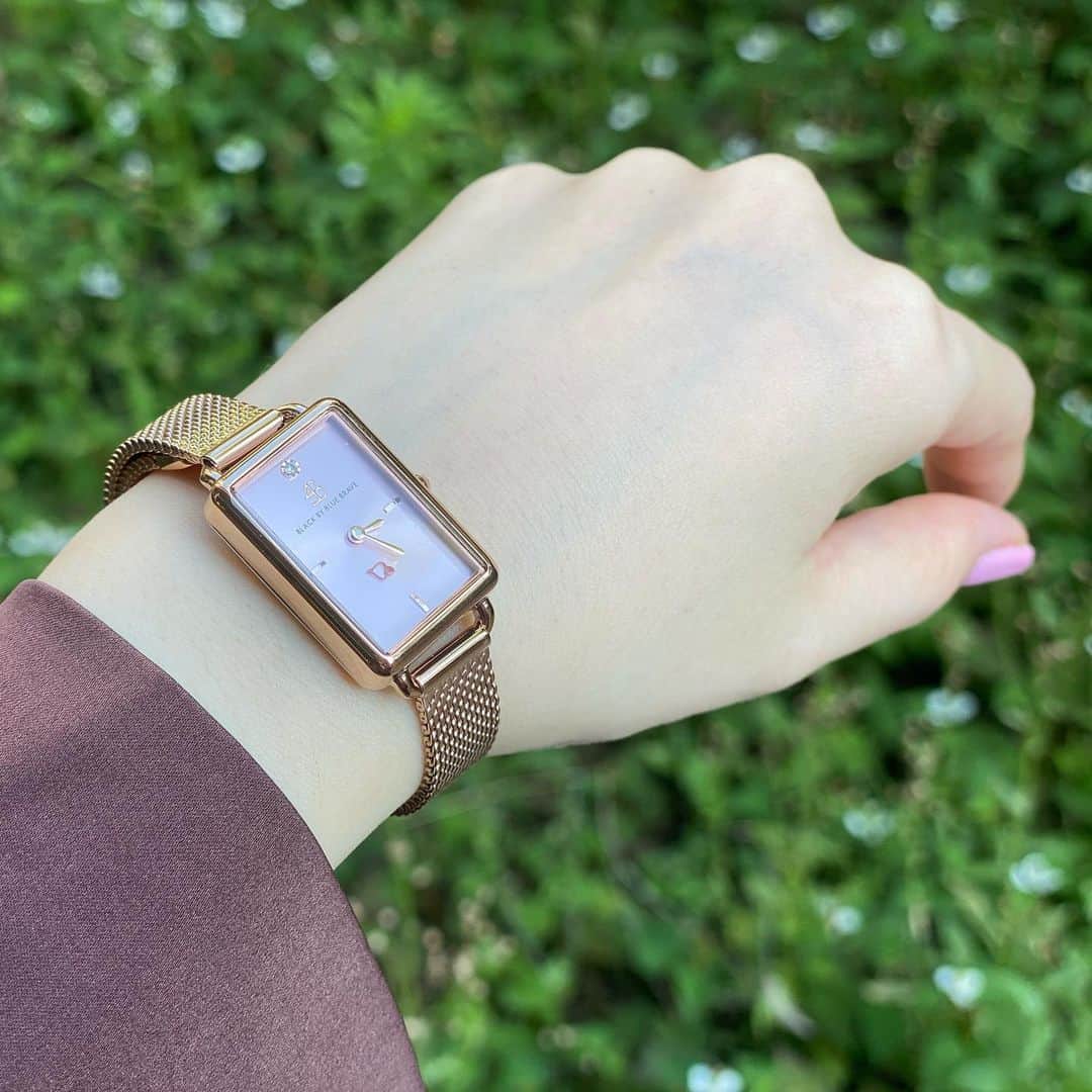 桜咲千依さんのインスタグラム写真 - (桜咲千依Instagram)「4B(BLACK BY BLUE BRAVE)の腕時計だよー( *´꒳`* )  いつも時計は大きいのが好きで付けてたのですが、ピンクの小物も好きなので、今回は女の子らしい時計を選びました❤ ダイヤモンド鑑定書がついてる！ 秒針のスペードがくるくる回るの可愛すぎるー(๑⃙⃘˙꒳˙๑⃙⃘)✨✨ 他にも色んな種類や色があるので、サイトを見てるのも凄く楽しいです(時計大好きなので🐈) 動物服じゃなくて、キレイめなお洋服着る時はこの時計を合わせてお出かけしようと思います✨ 夏服って結構キレイめ多かった記憶(★‿★) そしてそしてクーポンコードもあるので、4Bさんの時計買いたいって方はぜひご利用下さい🐈 10%割引適用されるよ✨ 【ousakezb】 #4bwatches  #時計 #腕時計」6月7日 17時29分 - ousakichiyo