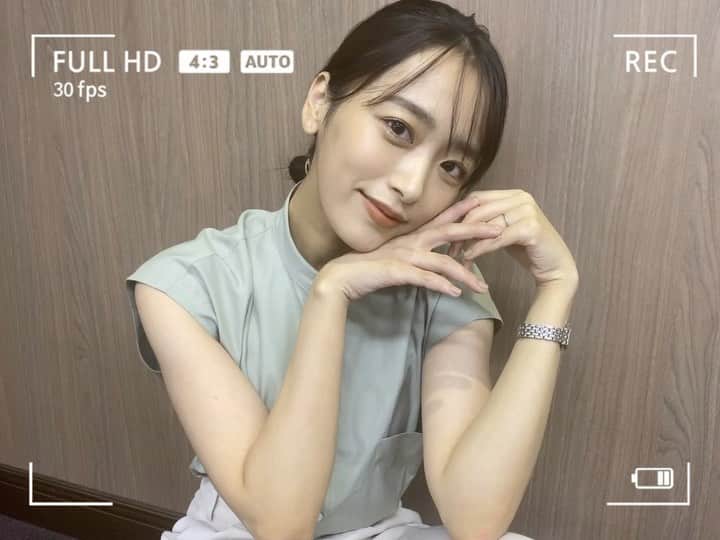 近藤千尋のインスタグラム：「二の腕ぶにゅ🥺 髪の毛切りたい衝動にかられています😩 皆さんは夏に向けて 髪型変えたりしますか？🙋‍♀️❤️ #イメチェンしたい母」