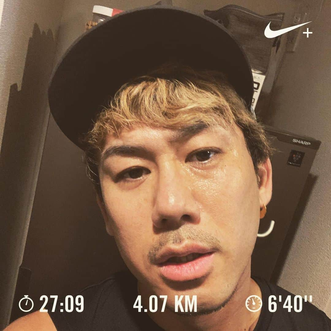 川畑要さんのインスタグラム写真 - (川畑要Instagram)「汗だく💦💦 でもランニングは気持ちいい🏃‍♂️ 先程の「KKTV」初のYouTubeLIVEはアーカイブで配信中なのでプロフィールに記載のURLから要チェキで👍  #川畑要 #chemistry #kktv #youtubechannel  #running」6月7日 17時38分 - kawabata1979