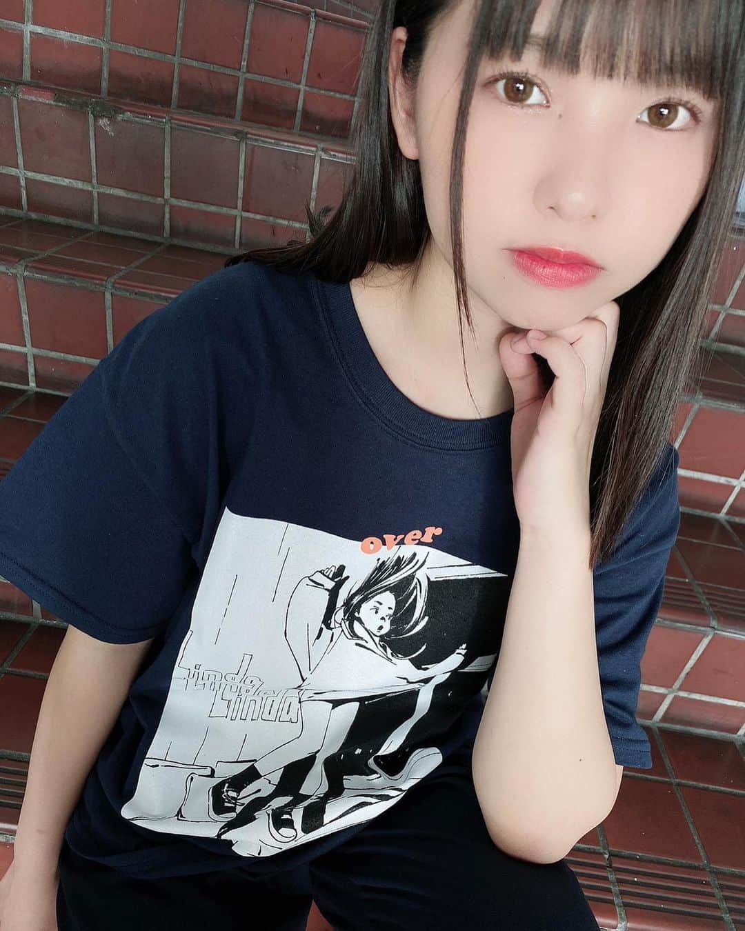本郷柚巴のインスタグラム：「お昼はハンバーガーのテリヤキでキメてみた😋  #OVER #NIKE #PANDA #LINDALINDA #ハンバーガー」