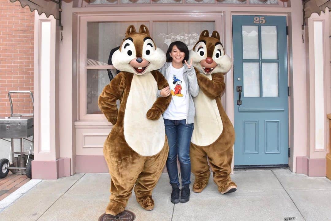 矢部あやのインスタグラム：「201901 HKDL 1day めちゃくちゃわちゃわちゃしてめっちゃ笑ってる チデペアグリ大好き！ ・ #hongkongdisneyland #HKDL #HKDL2019 #charactergreeting #chipanddale」