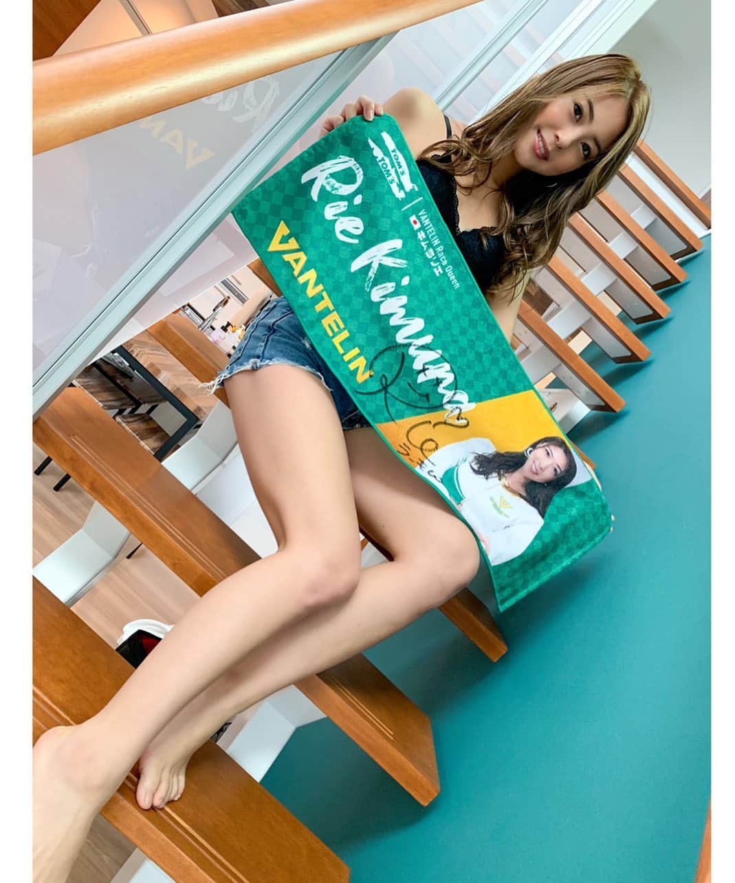 木村理恵さんのインスタグラム写真 - (木村理恵Instagram)「ラーキムタオル 届きました報告ありがとうございます❤️ ・ ・ まだ平仮名らーきむの方の報告まだです🥺🥺 報告お待ちしてます🙆‍♀️💕 ・ ・ #tomsracing  #supergt #sgt#superformula #sf#supra#vantelin#kowa#rq#casio#costume#circuit #スーパーgt#スーパーフォーミュラ#バンテリン#バンテリンレースクイーン#レースクイーン」6月7日 18時01分 - rierienari1229