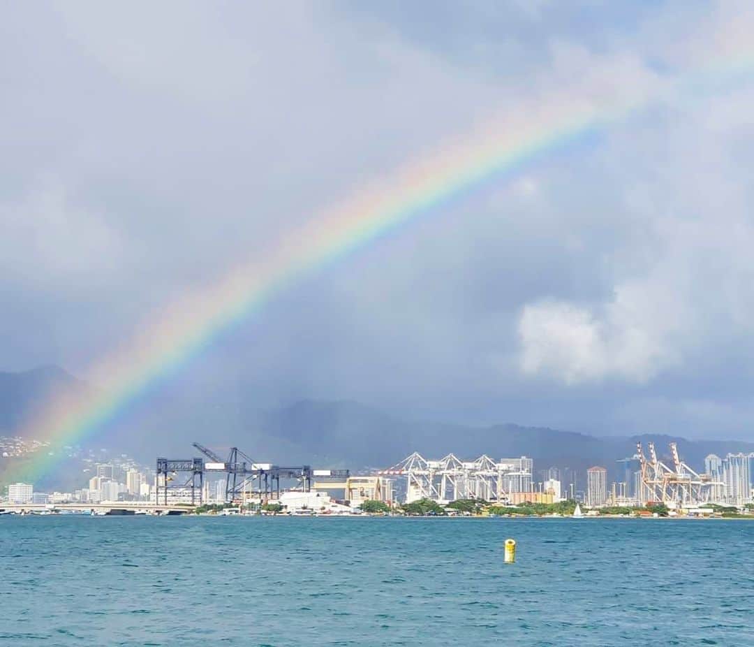 マキ・コニクソンさんのインスタグラム写真 - (マキ・コニクソンInstagram)「今日のハワイの虹ちゃま🌈 いい一日でした！ また明日ねー！👋🏼 #エアハワイ🌺 #世界平和を祈ってくれてるみたい🙏🏻」6月7日 18時08分 - makikonikson