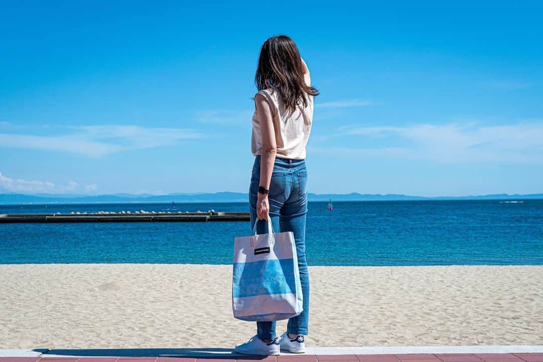 momo8631のインスタグラム：「2020.06.07 Today’s F summer has come 🌴🌺🏄‍♀️ ...... #frtg #frtg_today #F52 #blue #summer #shooting #photooftheday #tokyocameraclub #夏 #海 #サンダルとか履けばよかった」