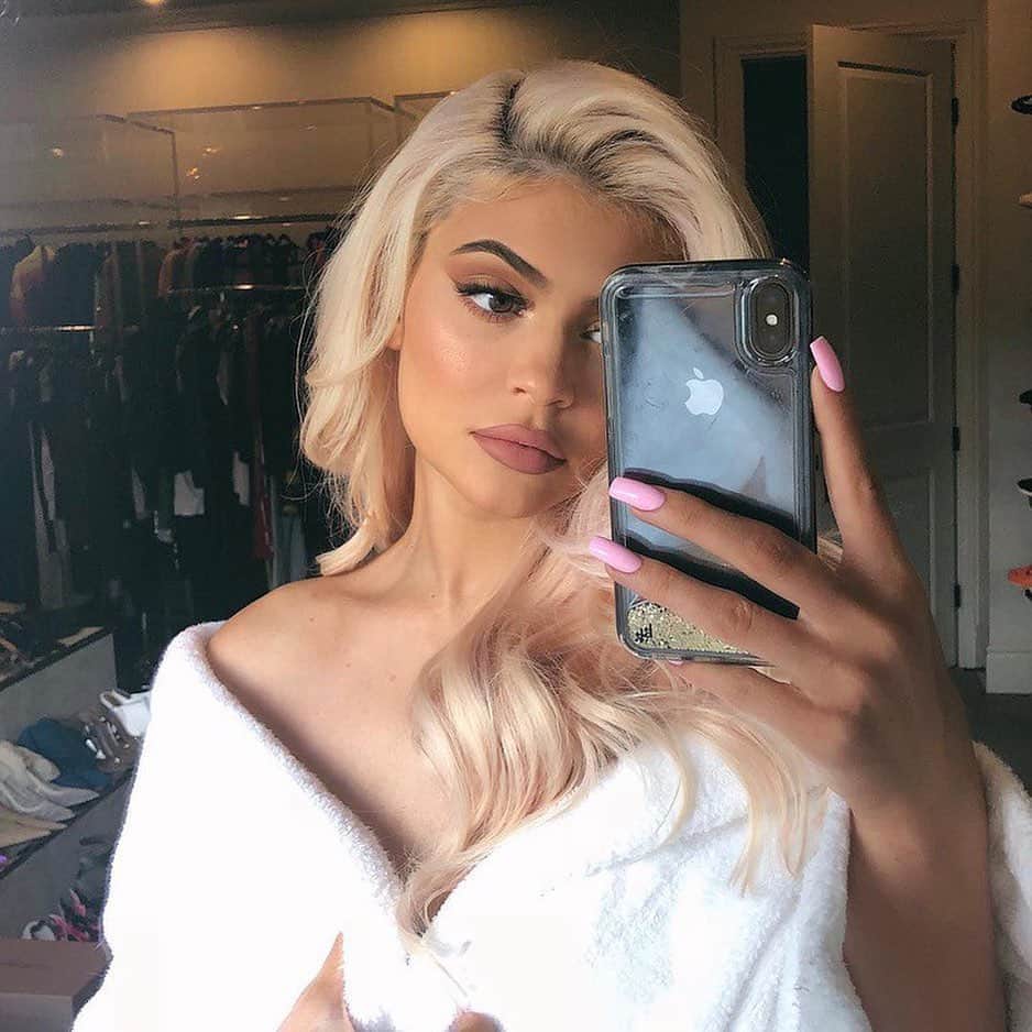 Elle Girl Japanさんのインスタグラム写真 Elle Girl Japaninstagram カイリー ジェンナーの夏ネイルsnap 海外セレブの中でも屈指のネイルフリーク カイリー ジェンナー Kyliejenner シンプルなワンカラーからバタフライモチーフまでトレンドがもりだ