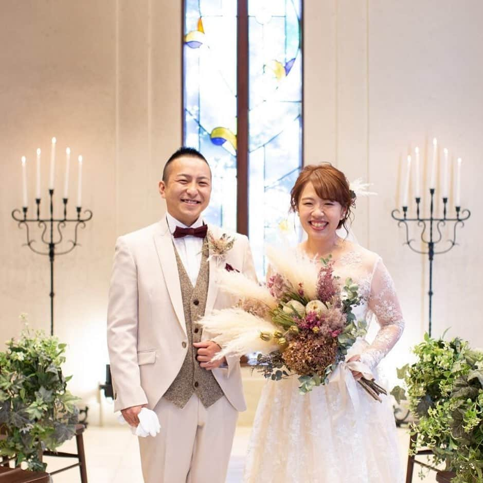 The Sally Garden（ザ サリィガーデン）さんのインスタグラム写真 - (The Sally Garden（ザ サリィガーデン）Instagram)「. . 【Kiitos! Wedding⑧】 〜HIDEAKI & MOMOKO〜 . . #笑顔 で暖かい空気に包まれたおふたり . . #結婚式 がはじまる前の ドキドキとワクワクの瞬間 . . . ・。*・。*・。*・。*・。*・。*・ . 🏠公式ホームページは @the_sally_garden のURLから💕 ☞http://sally-garden.jp/ . お気軽にお問い合わせ下さい！ . ． ・。*・。*・。*・。*・。*・。*・ サリィ"５大"おすすめPOINT👰♡ ・。*・。*・。*・。*・。*・。*・ . （１）完全貸切ウエディング🏠💕 . 鮮やかな緑と光が包む。 別荘に友人や家族を招くようにリラックスできる空間 . ┈┈┈┈┈┈┈┈┈┈┈┈┈┈┈┈┈┈┈ （２）360度ゲストを囲むガーデン挙式🌿 . 憧れのガーデン挙式と 人気のラスティックウェディングが叶う . ┈┈┈┈┈┈┈┈┈┈┈┈┈┈┈┈┈┈┈ （３）ゲストの喜びが鍵になる👰🤵✨ . ふたりの想いやイメージを汲み取り、 おもてなしのプロとしてチームサリィが 一丸となり理想のウエディングを創り上げます。 . ┈┈┈┈┈┈┈┈┈┈┈┈┈┈┈┈┈┈┈ （４）笑顔が広がる美食🍽💕 . 幅広い年齢層から支持される美食 お箸で年配ゲストも食べやすい気配りも。 . ┈┈┈┈┈┈┈┈┈┈┈┈┈┈┈┈┈┈┈ （５）アクセス🚘🌟 . 最寄り駅から5分!! 国道50号線付近にあり各方面から訪れやすい。 . ・。*・。*・。*・。*・。*・。*・。*・。*・。*・。*・。*・。* #ザサリィガーデン #gardenwedding #wedding #bridal #花嫁DIY #結婚式DIY #日本中のプレ花嫁さんと繋がりたい #花嫁さんと繋がりたい #結婚式準備中 #花嫁準備 #結婚式アイデア #オリジナルウェディング #ウエディングアイテム #ゼクシィ #marry花嫁 #ウェディングニュース #ウェディングレポ #ハナレポ #栃木 #群馬 #プレ花嫁 #結婚式 #卒花しました #2019年冬婚 #2020年春婚 #2020wedding」6月7日 18時27分 - the_sally_garden