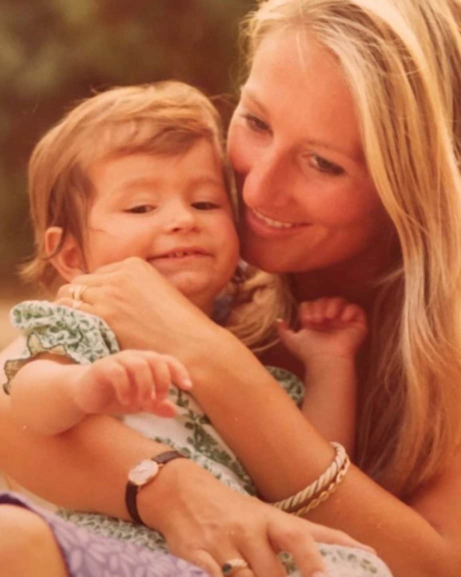 カロリーヌ・ド・メグレのインスタグラム：「Mom...Happy Mother’s Day! ❤️🌹 (in France) Thank you for all the strength and kindness you’ve taught me...」