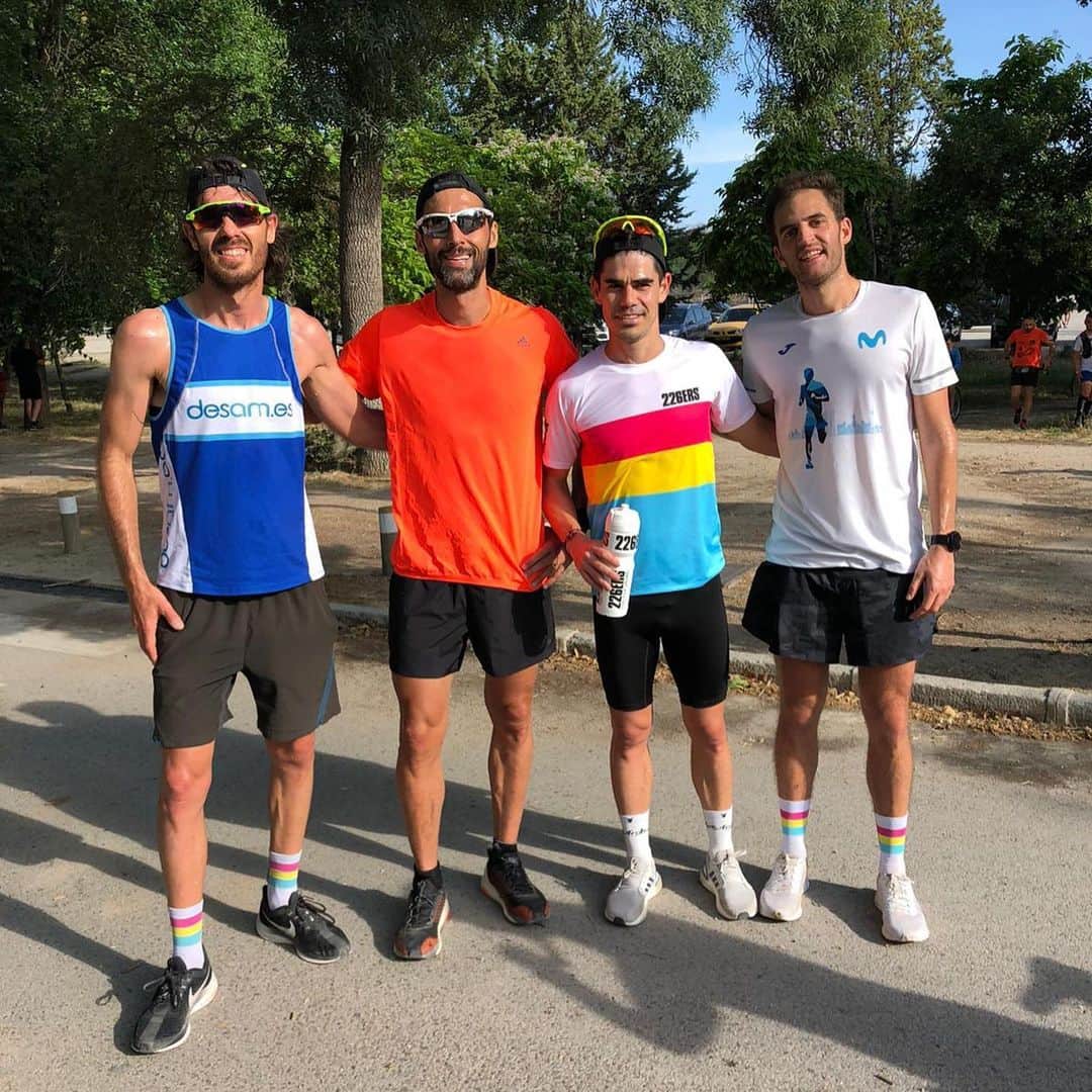 アルバロ・アルベロアのインスタグラム：「¡Los tapiadores! Hoy otra vez hemos recorrido la Casa de Campo pero esta vez a pie. 💨💨🏃🏻‍♂️🏃🏻‍♂️🏃🏻‍♂️ ¡Seguimos! #adidasrunners #226ers #latapiamadrid #cdc 📸 @sevilleman」