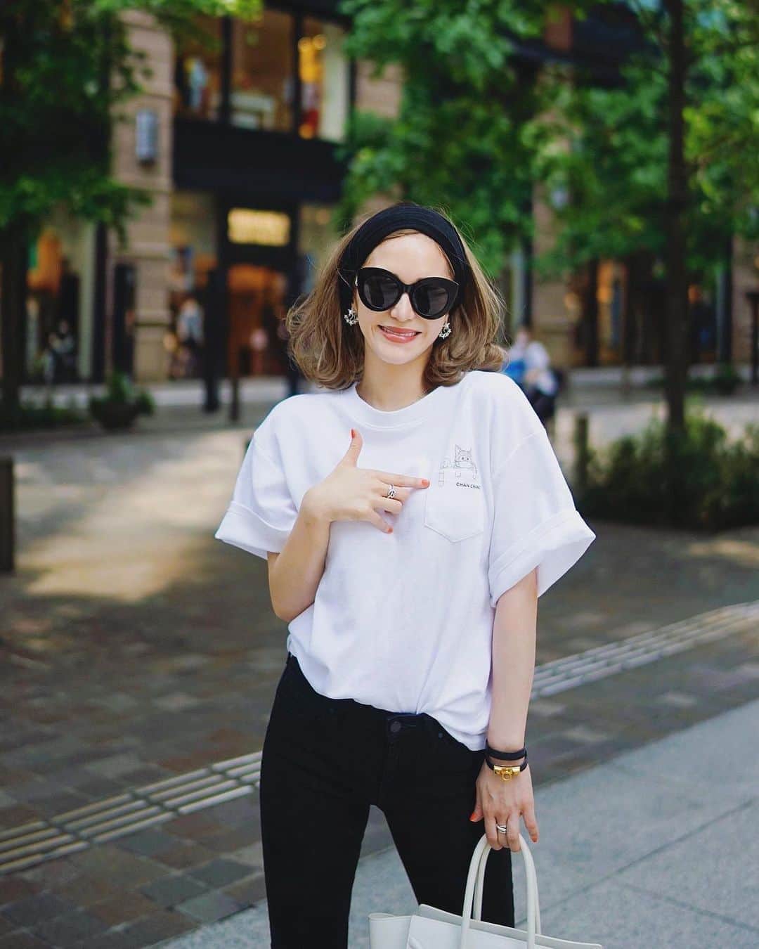 fukishaljのインスタグラム：「Sunday’s outfit with @chanchang_official Animal charity T-shirt 🍋❤️ ・ ・ レモンとイサレの チャリティーティシャツ続々と届いているようで 生地感などのコメントや写真などみなさん、 ありがとうございます🙏🏻💘 他のお洋服も届いていくと思うので、 たのしんで頂ければ幸いです☺️ ・ ・ きょうは私はデニムにティシャツをあわせましたっ！ ユニセックスなので 祖母は乾燥機にかけてすこし縮ませてきてくれてるみたい😆🌀 ルールはないので自由にお召しください　💘 #マスクれもん」