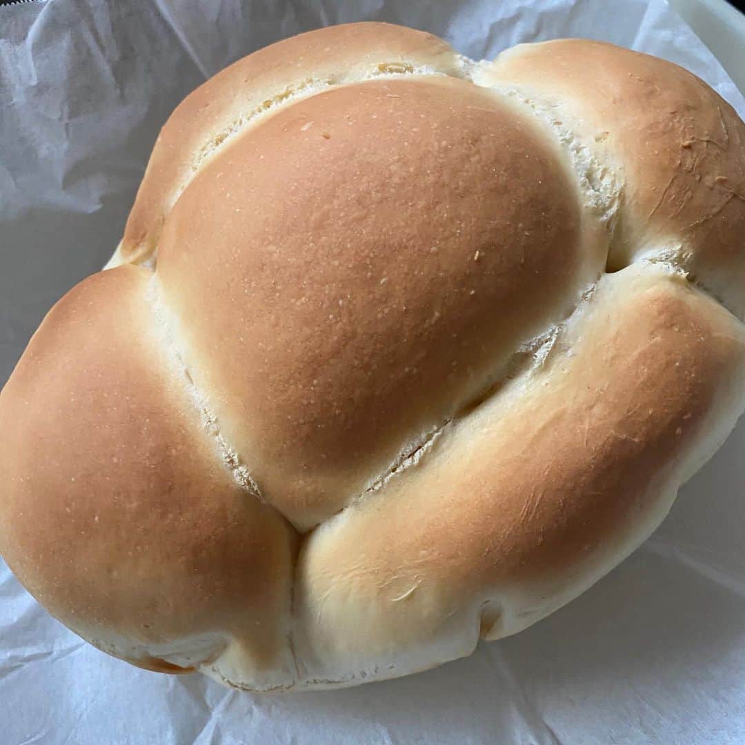 内澤旬子さんのインスタグラム写真 - (内澤旬子Instagram)「ふわふわちぎりパンなのにゴツい外見に……w #端っこたべたらお腹いっぱいに。」6月7日 18時57分 - riprigandpanic