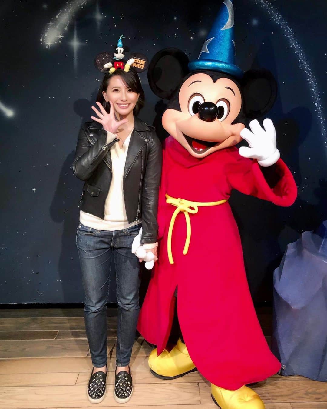 矢部あやのインスタグラム：「201903 Meet Mickey 2019年初ミトミは一番好きな弟子くんでした♡ ・ #tokyodisneyland #TDL2019 #TDL #charactergreeting #mickeymouse #meetmickey」